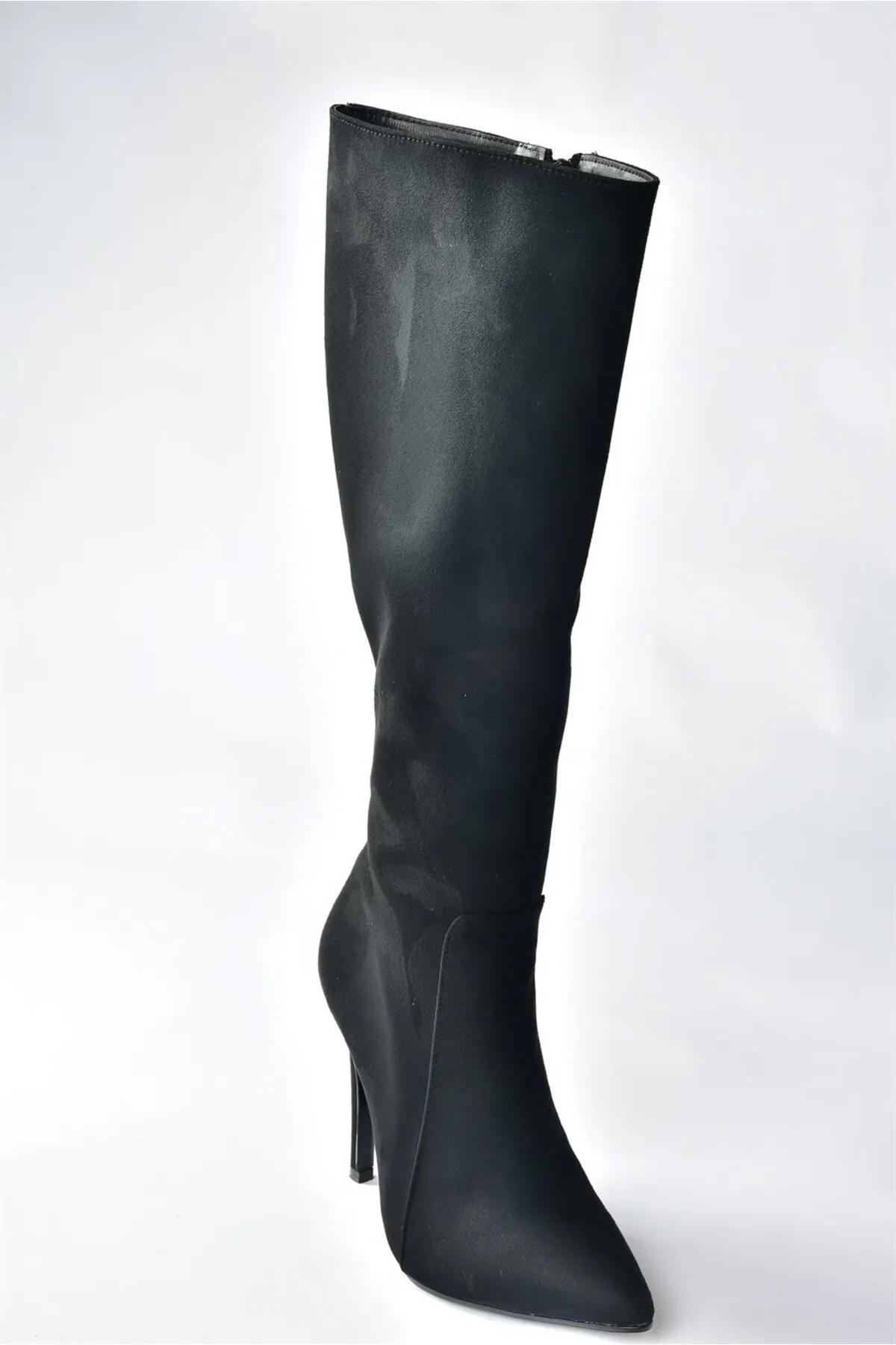Fox Shoes  Schwarze Wildleder-Damenstiefel mit dünnem Absatz und spitzer Zehenpartie N372530102
