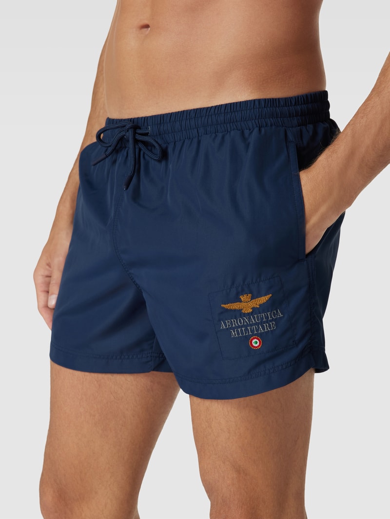 Badeshorts mit Label-Stitching Modell 'COSTUME' in marineblau