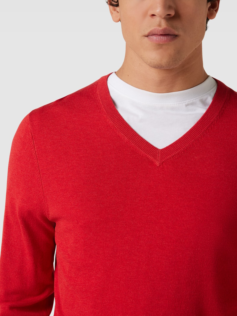 Strickpullover mit geripptem V-Ausschnitt in rot meliert