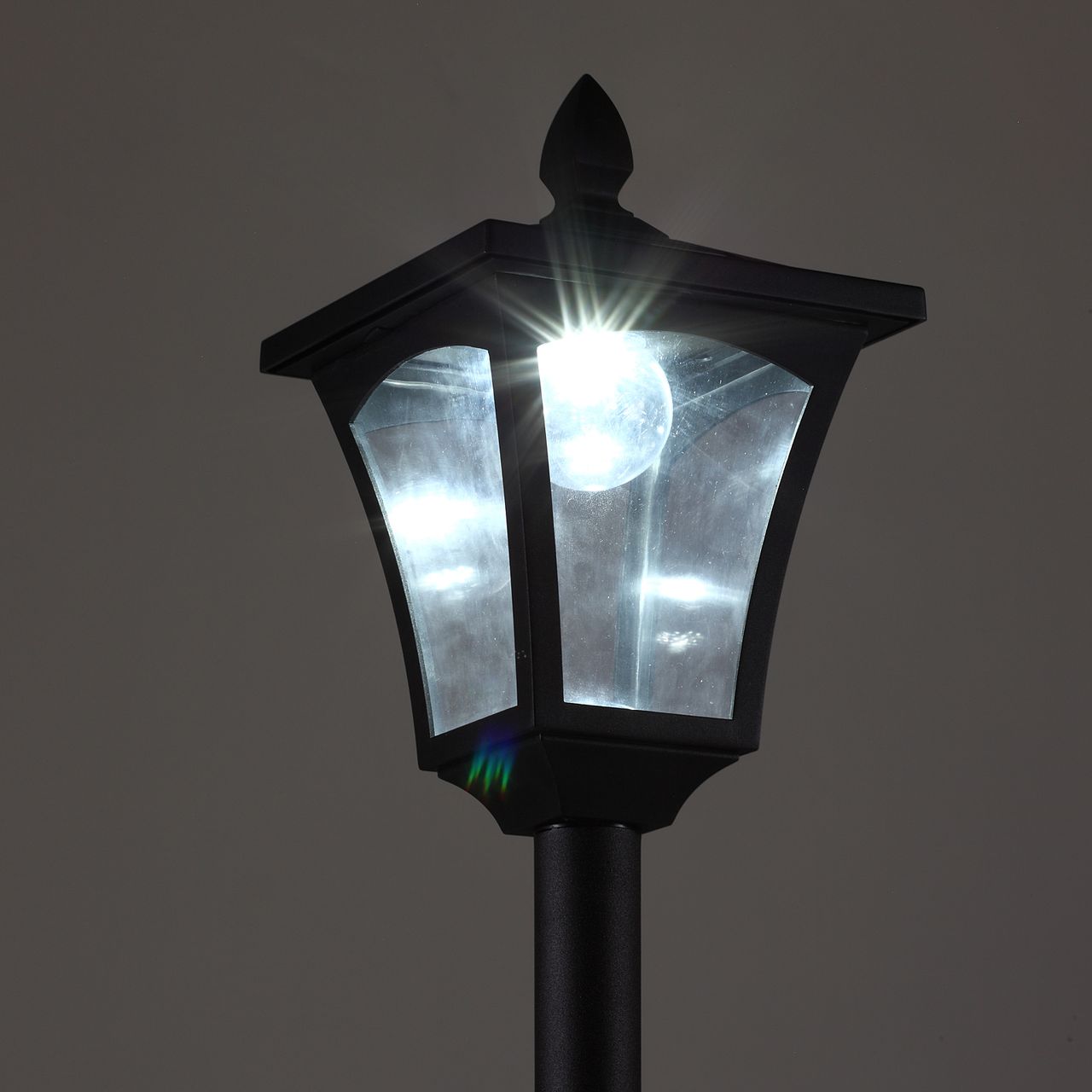 Outsunny Solar Gartenlaterne Laterne Gartenleuchte mit LED 40 Lumen H160cm