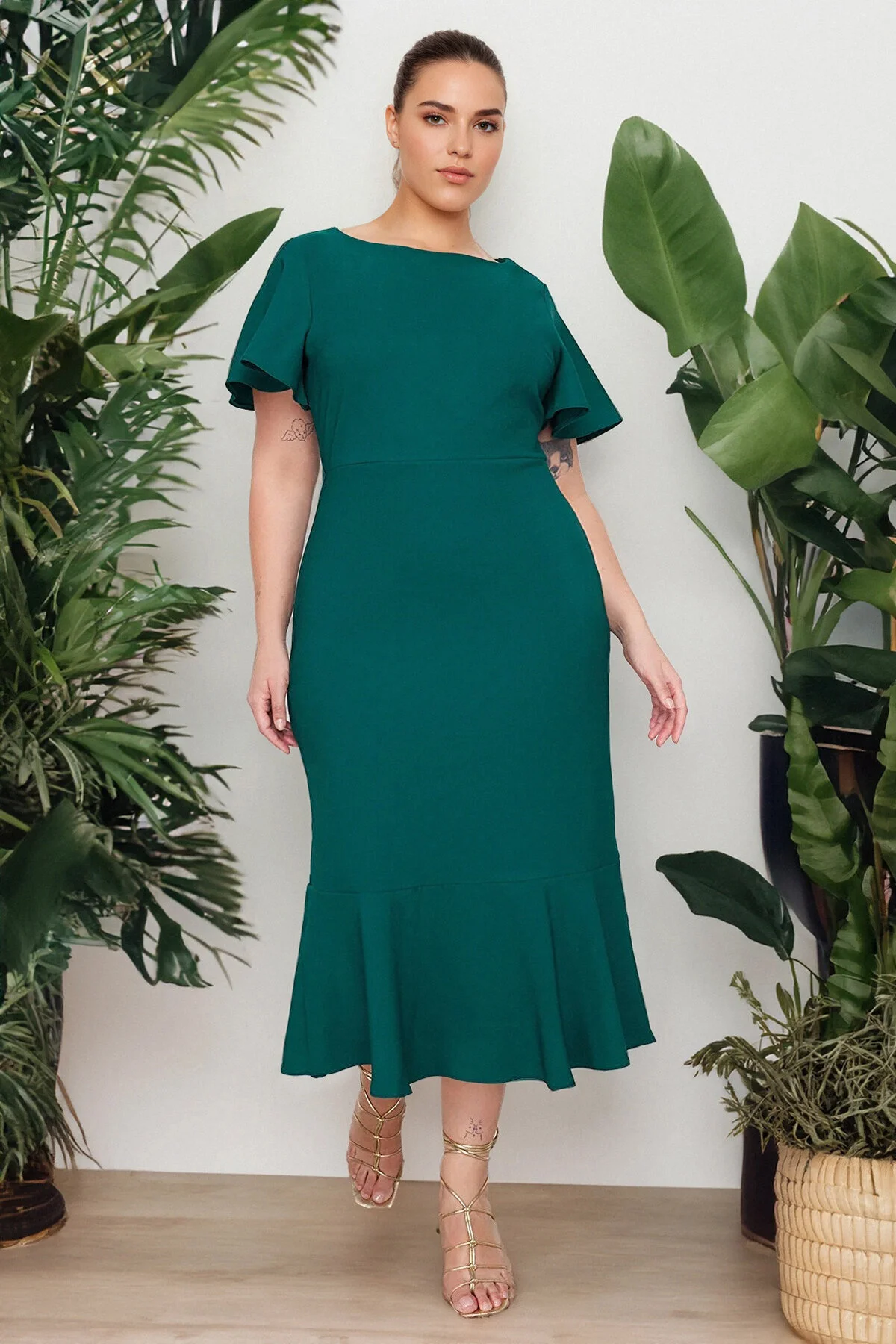 Trendyol Curve  Dunkelgrünes Finike-Webkleid in Übergröße