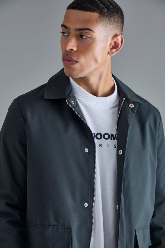 Mittellange Regenjacke mit Taschen-Detail