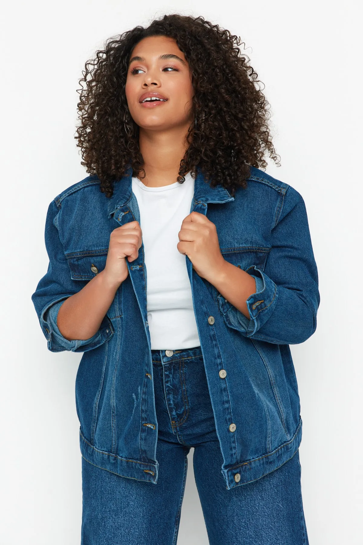 Trendyol Curve  Blaue Jeansjacke mit Taschendetail TBBSS22YE00000