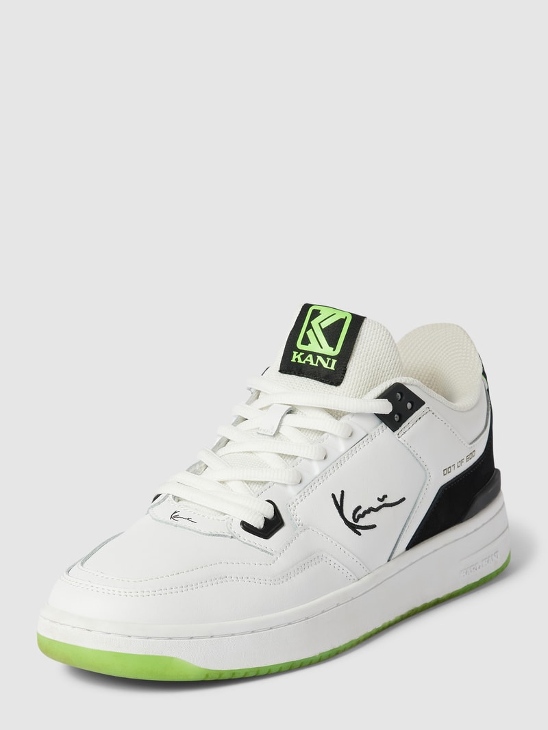 Sneaker mit Label-Stitching in weiß