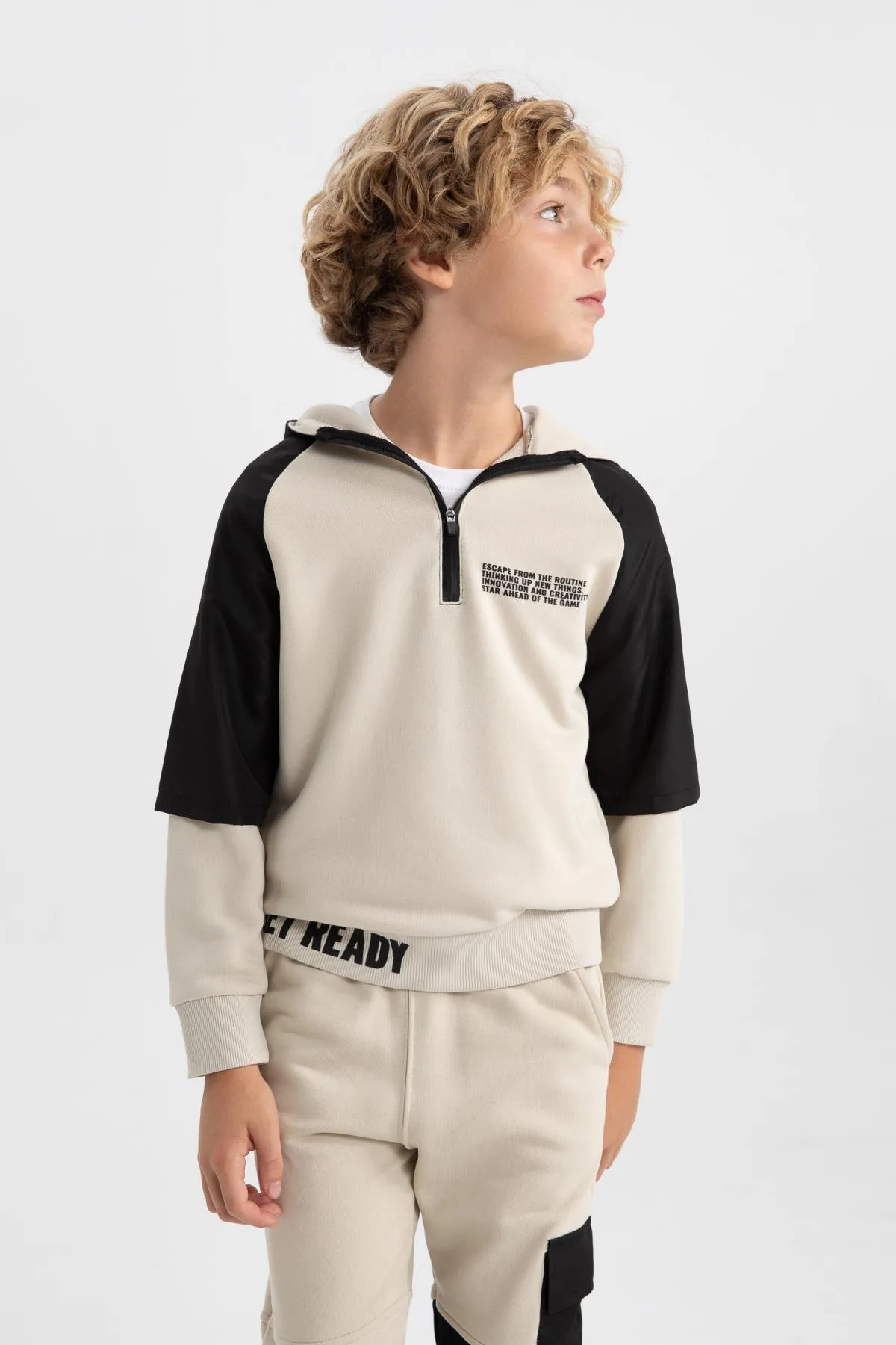 DeFacto  Kapuzen-Sweatshirt mit Oversize-Passform für Jungen