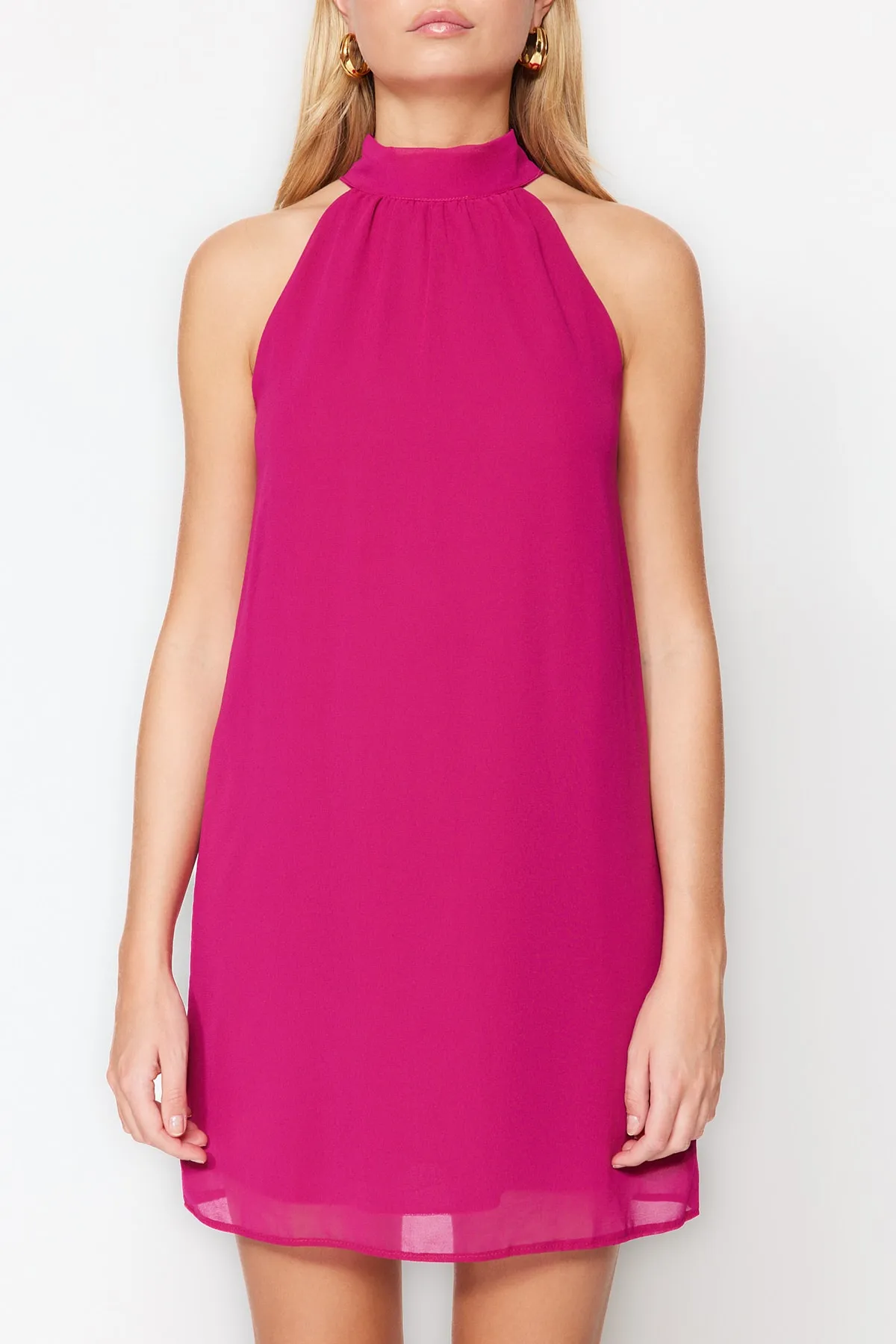 Trendyol Collection  Fuchsia Gerade geschnittenes Neckholder-Minikleid aus gewebtem Chiffon mit Futter TWOSS23EL01059