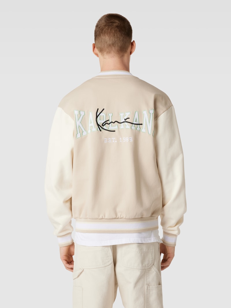 College-Jacke mit rückseitigem Label-Stitching in offwhite