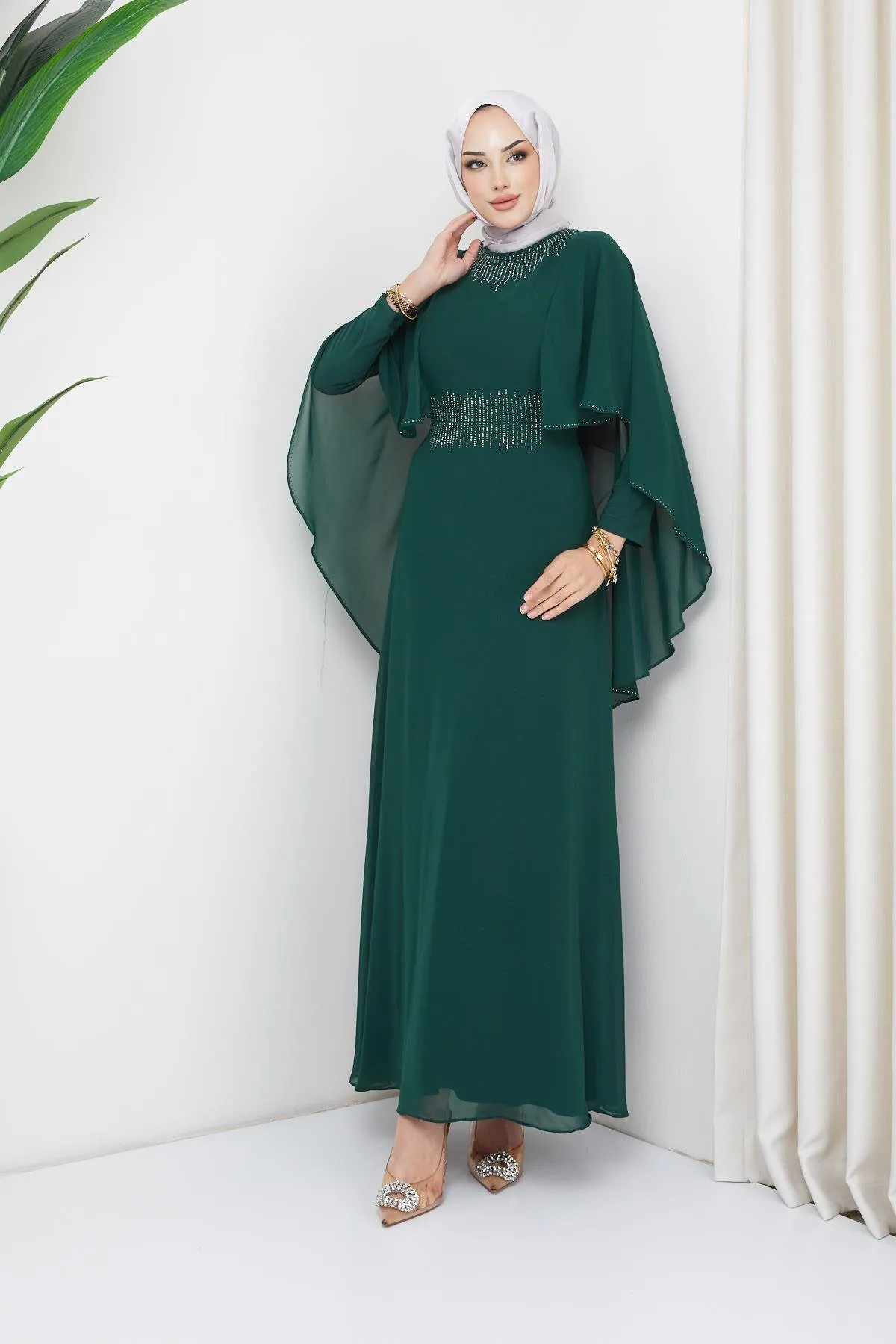 Olcay  Hijab-Abendkleid aus Chiffon mit Stein- und Cape-Detail GRÜN 1650