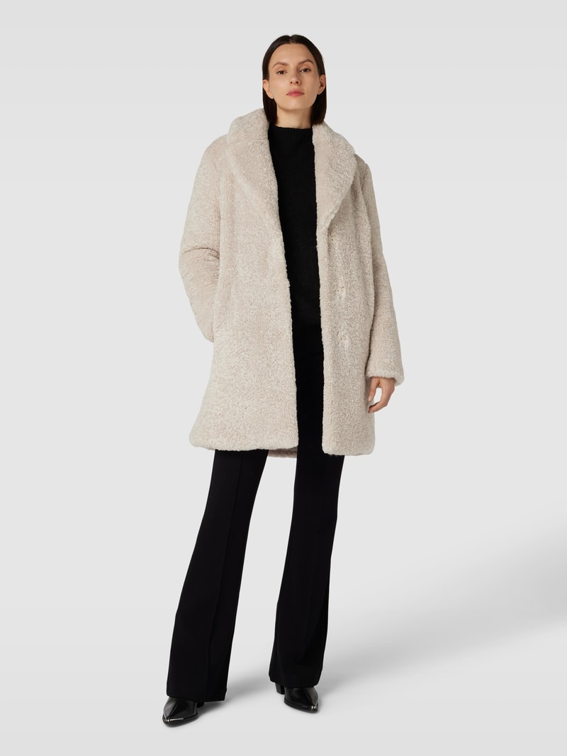 Mantel aus Teddyfell in offwhite