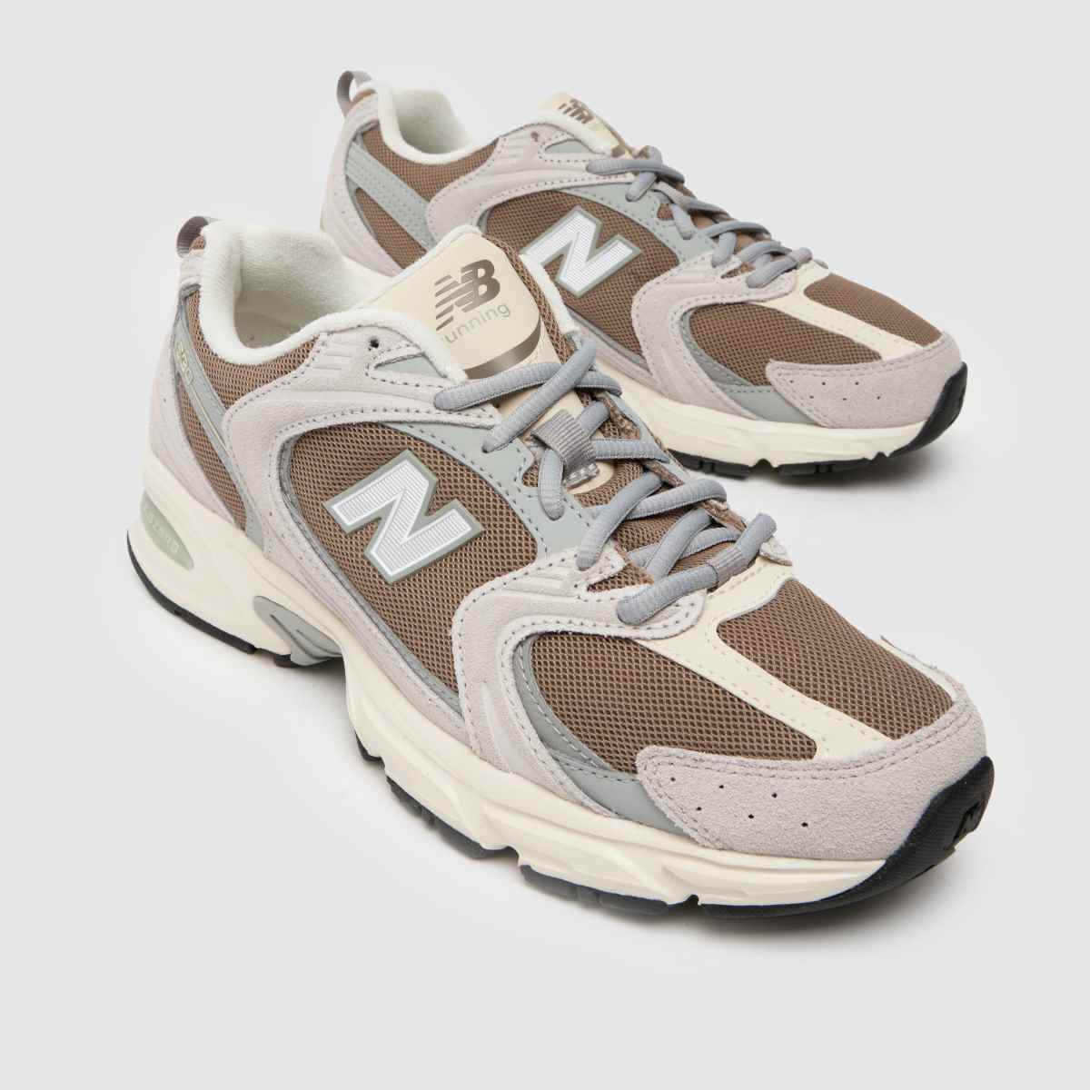 New Balance 530 träningsskor i brunt och grått
