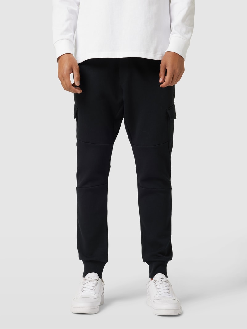Sweatpants mit Cargotaschen in schwarz