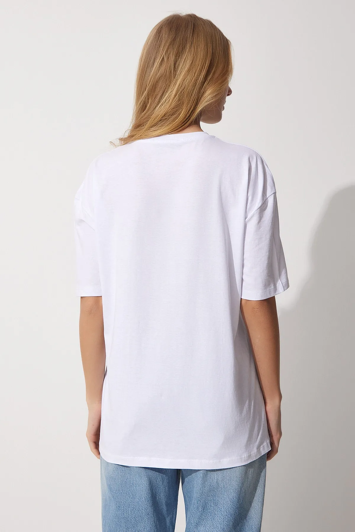 Happiness İstanbul  Weißes Oversize-T-Shirt aus Baumwolle mit Herzstickerei für Damen CR00405
