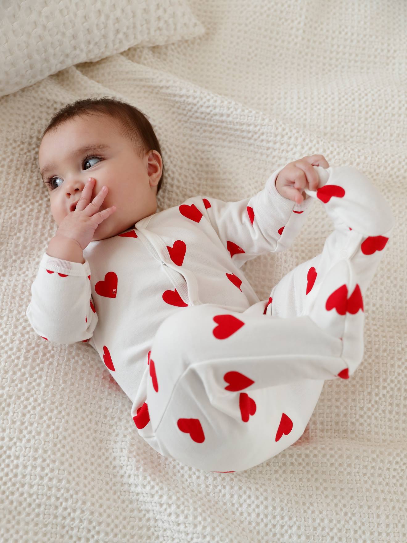 Petit Bateau Baby Strampler, Sweatware Oeko-Tex PETIT BATEAU - weiß bedruckt herzen