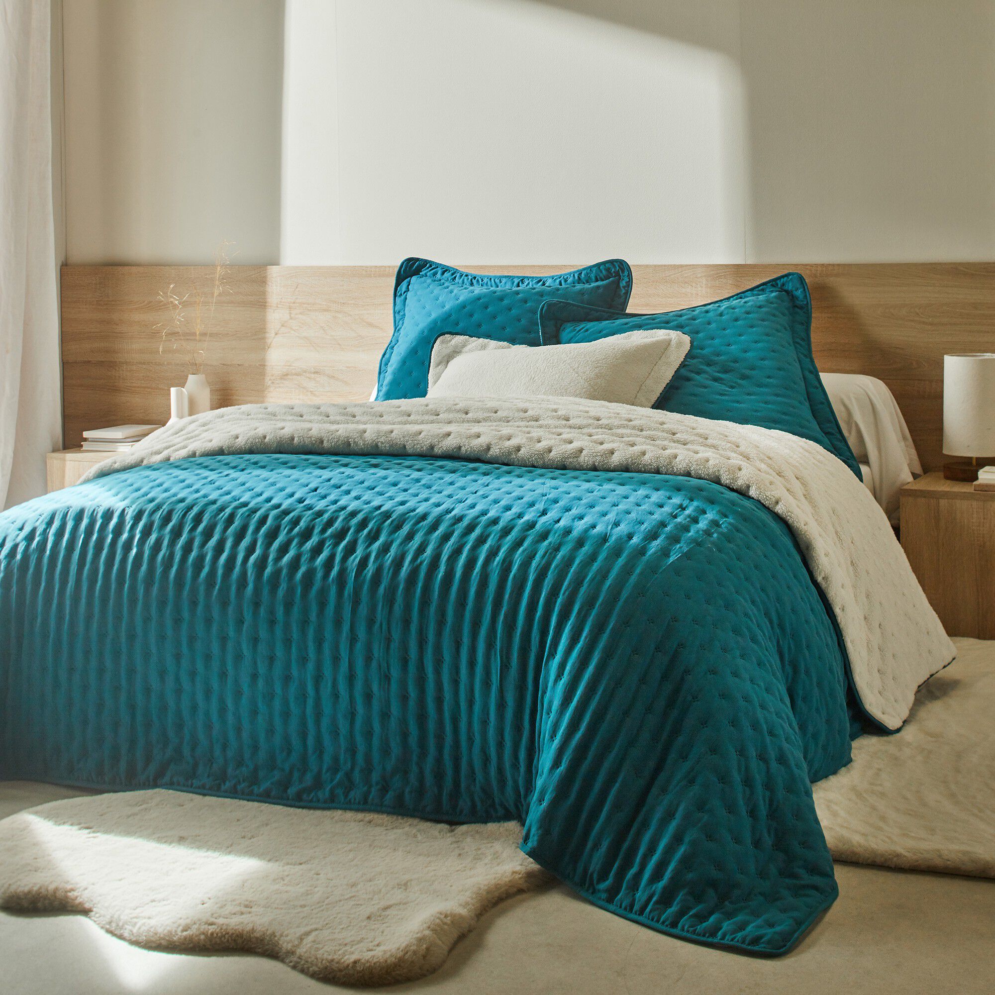 Couvre-lit réversible microfibre matelassée/sherpa