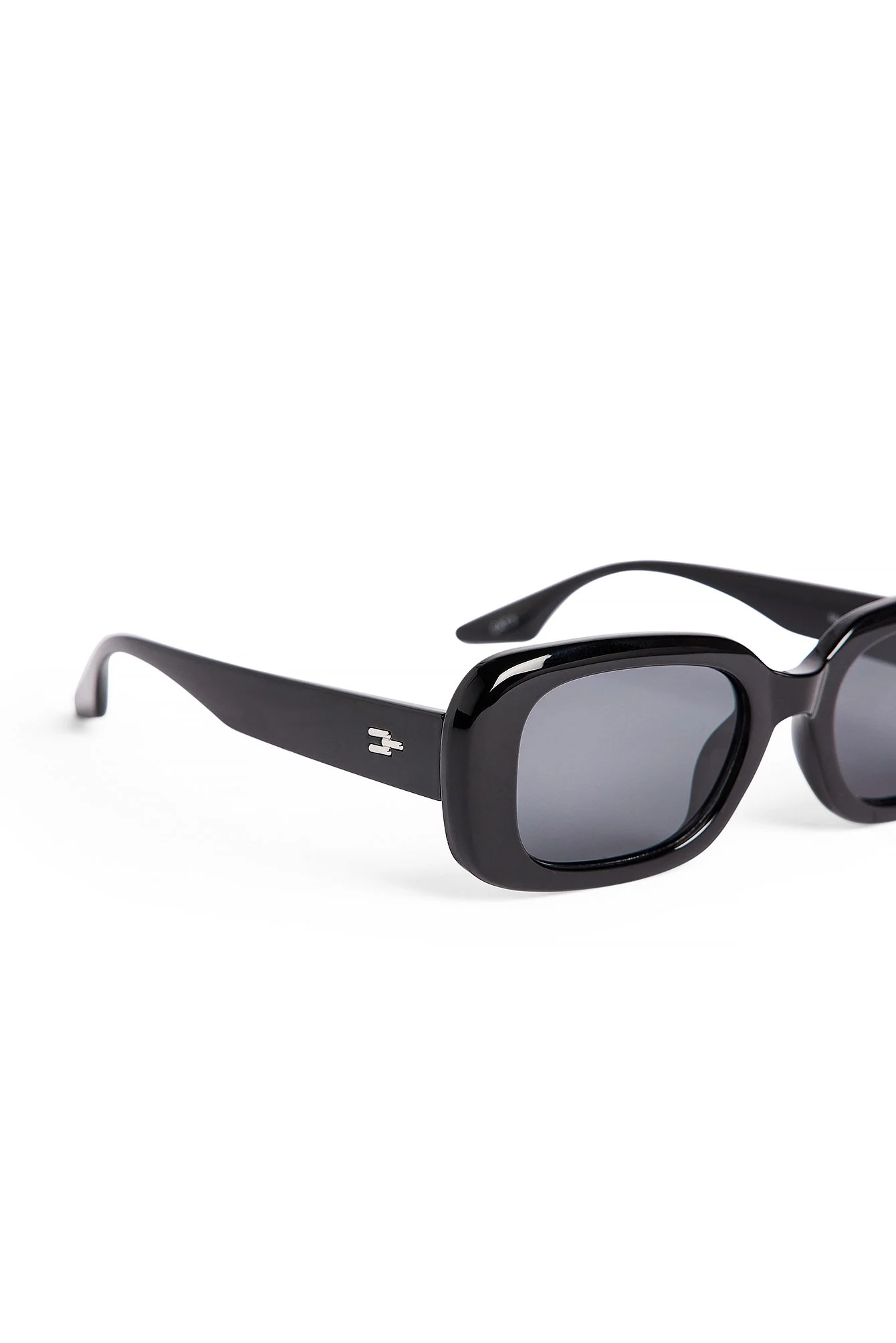 Rectangular Retro Look Sunglasses