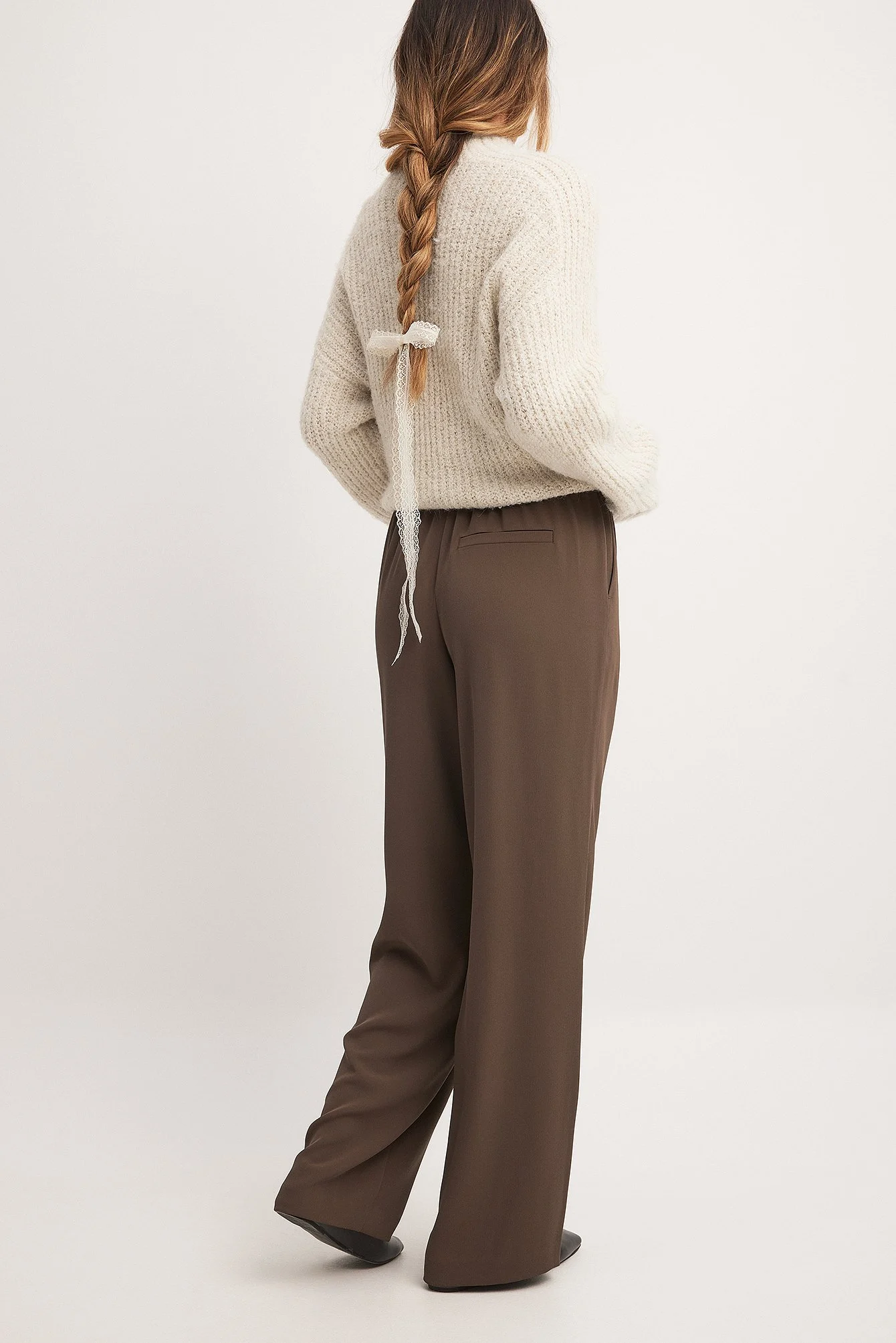 Relaxte Hose mit mittelhoher Taille