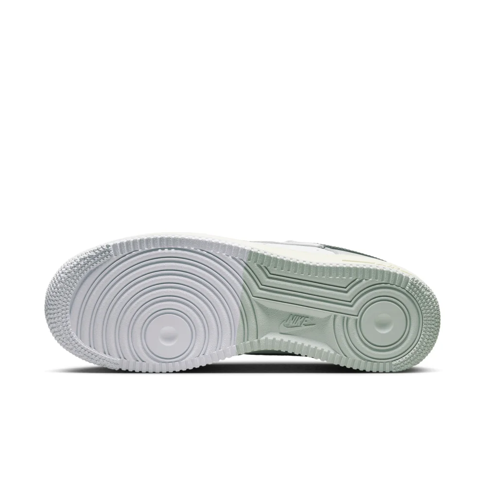 Nike Air Force 1 07 LV8 DZ2522-001 / grau