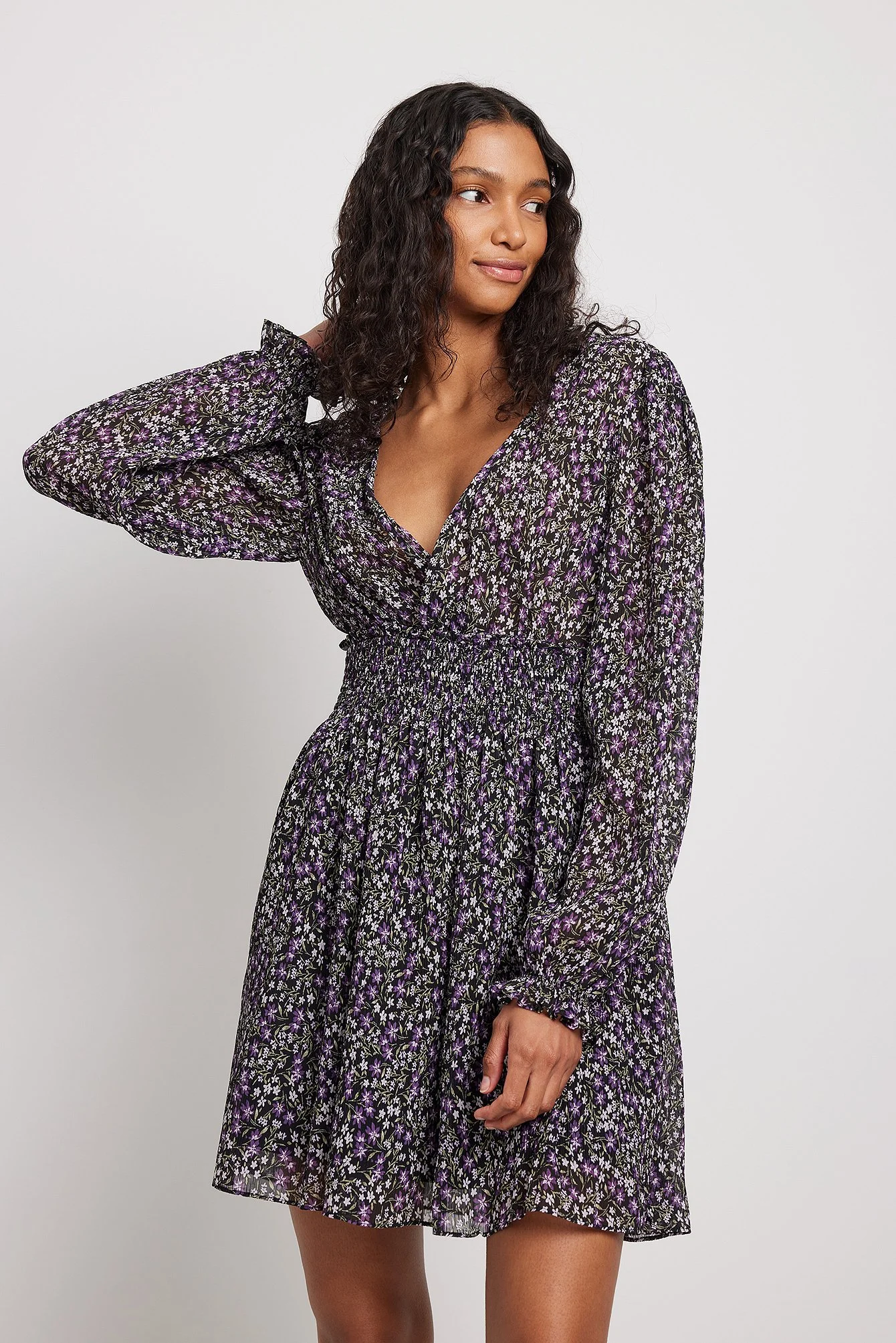 Strukturiertes Kleid mit Smock-Taille