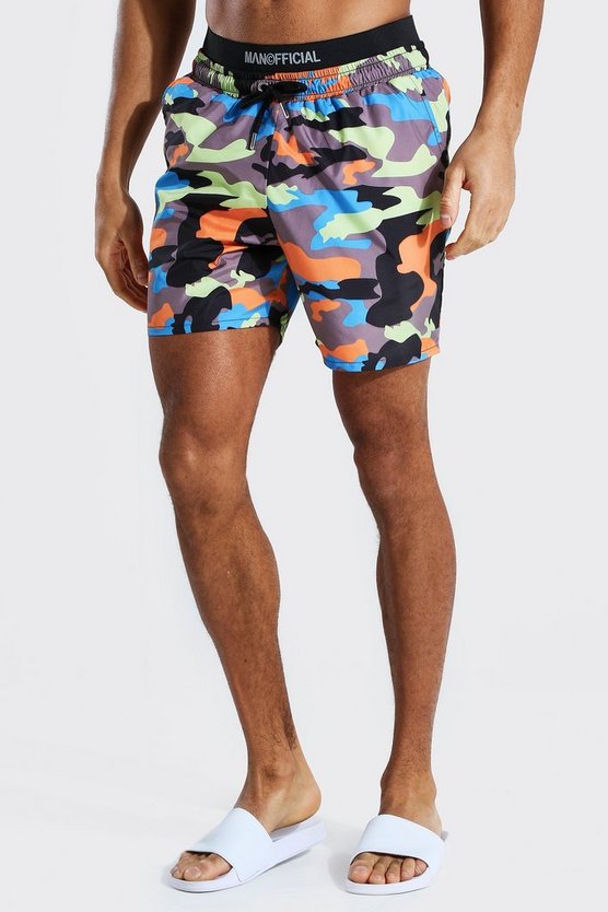 Mittellange Schwimmshorts in Camo-Optik mit Man Official-Print am Bund