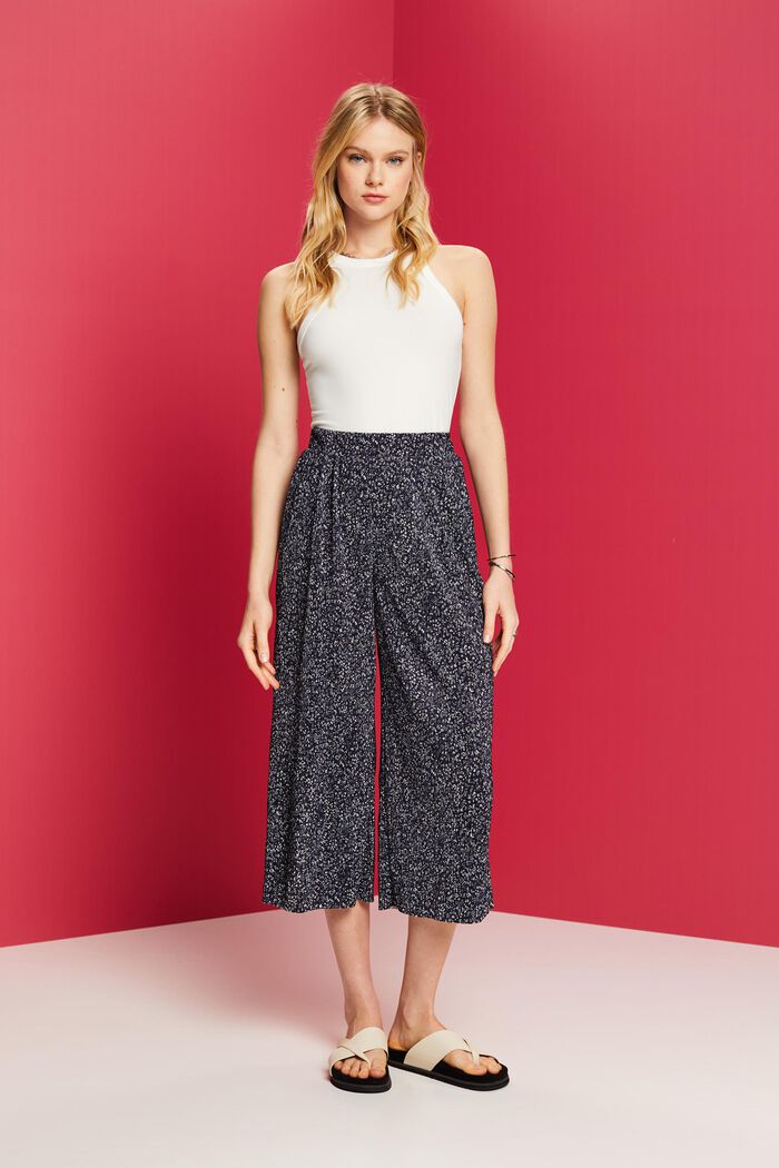 Pants knitted