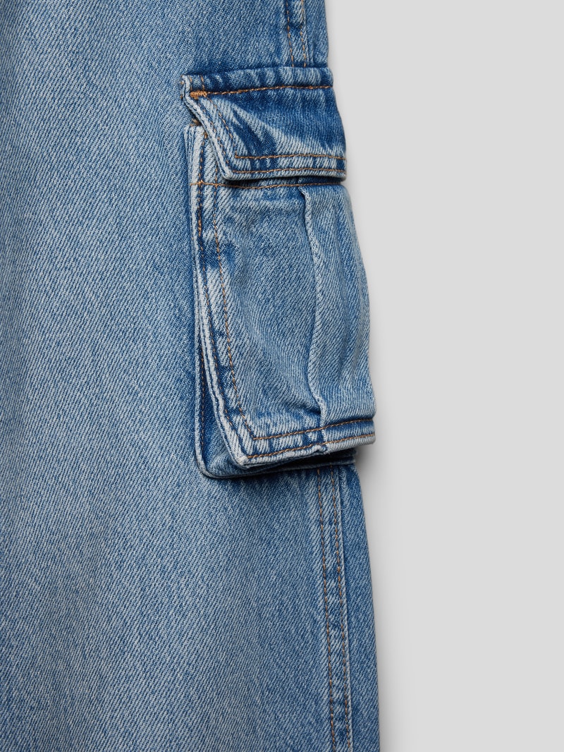 Jeans mit Cargotaschen Modell 'CHRIS' in hellblau