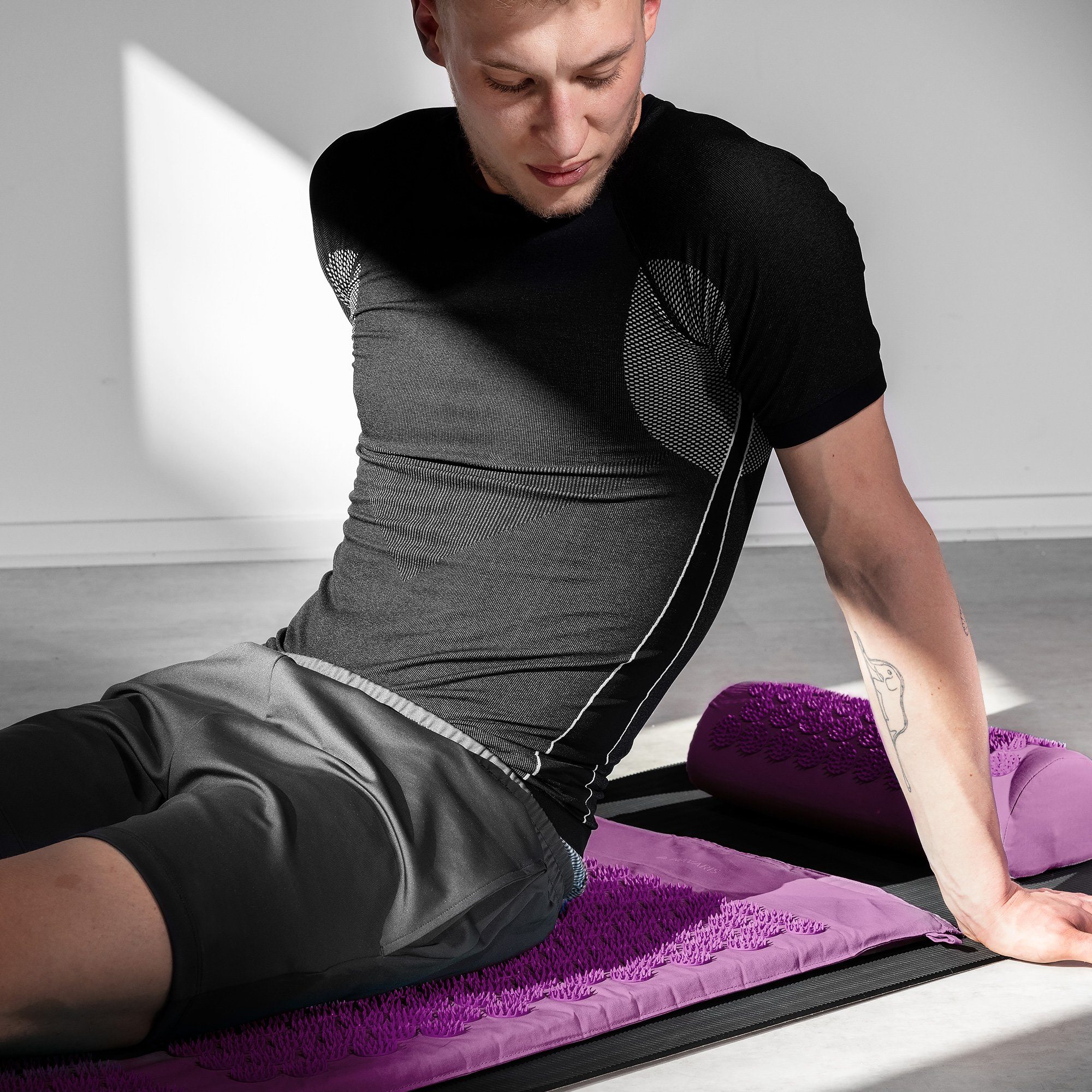 Navaris Akupressurmatte 2in1 Akupressur Massage Set - Matte und Kissen für Verspannungen