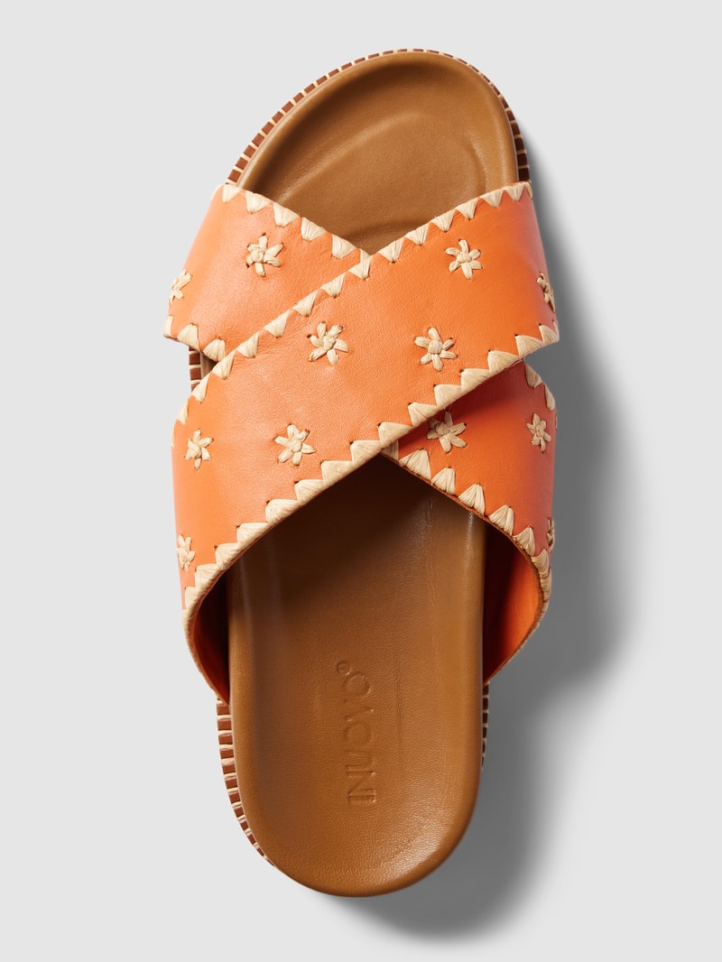 Sandalen mit gekreuzten Riemen in orange