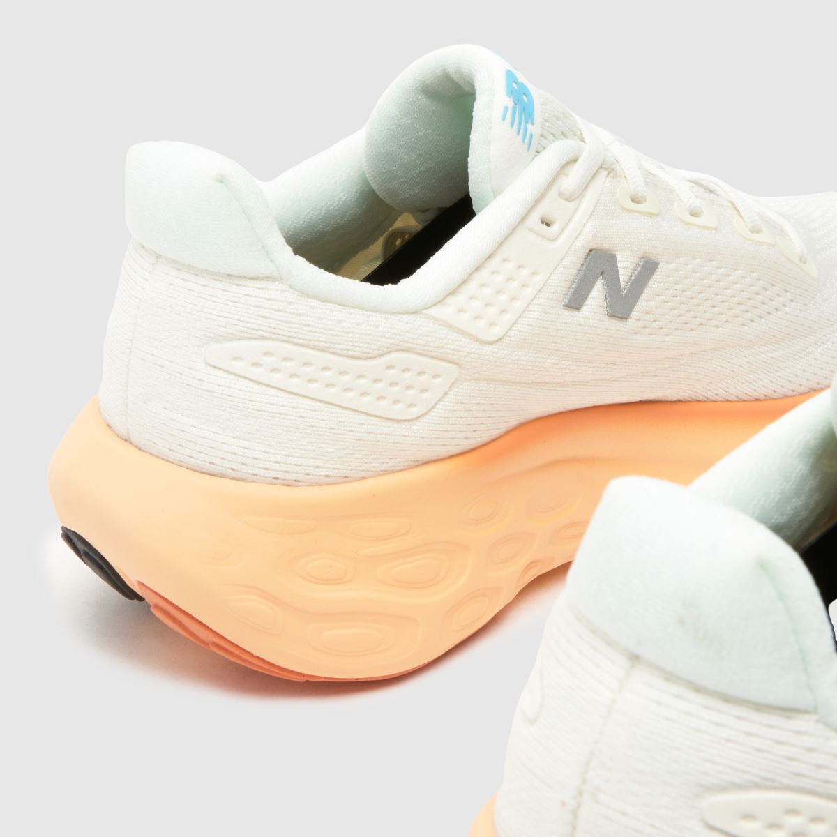 New Balance – Fresh Foam x 1080 v13 – Vita och orangea träningsskor