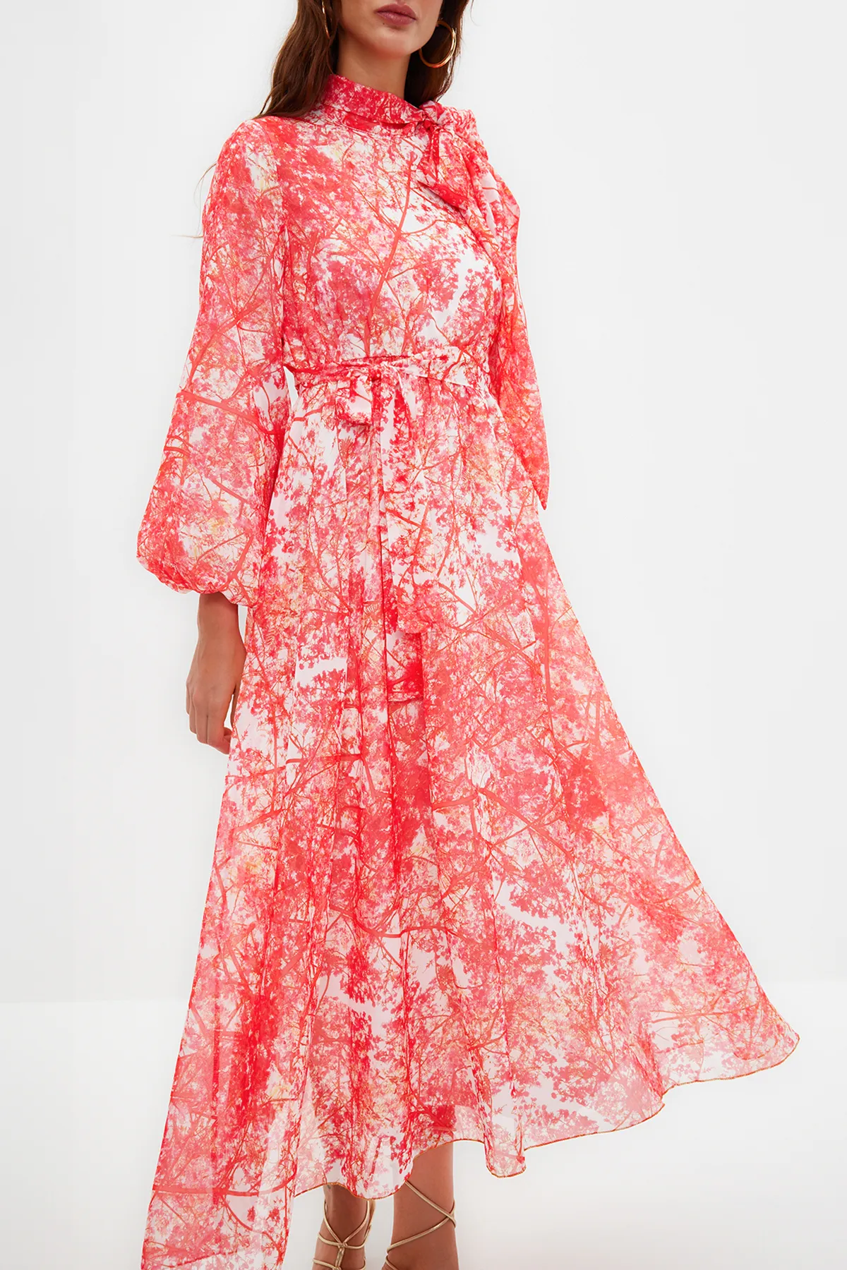 Trendyol Modest  Rotes, mit Blumenmuster gefüttertes, langes Chiffon-Abendkleid TCTSS24EB00040