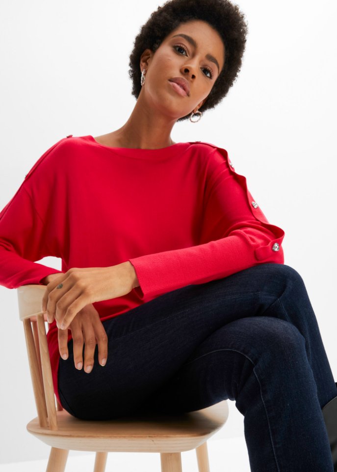 Pullover mit Herzknöpfen