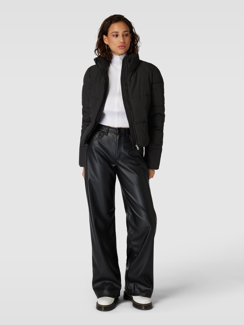 Steppjacke mit Stehkragen Modell 'ONLDOLLY' in schwarz
