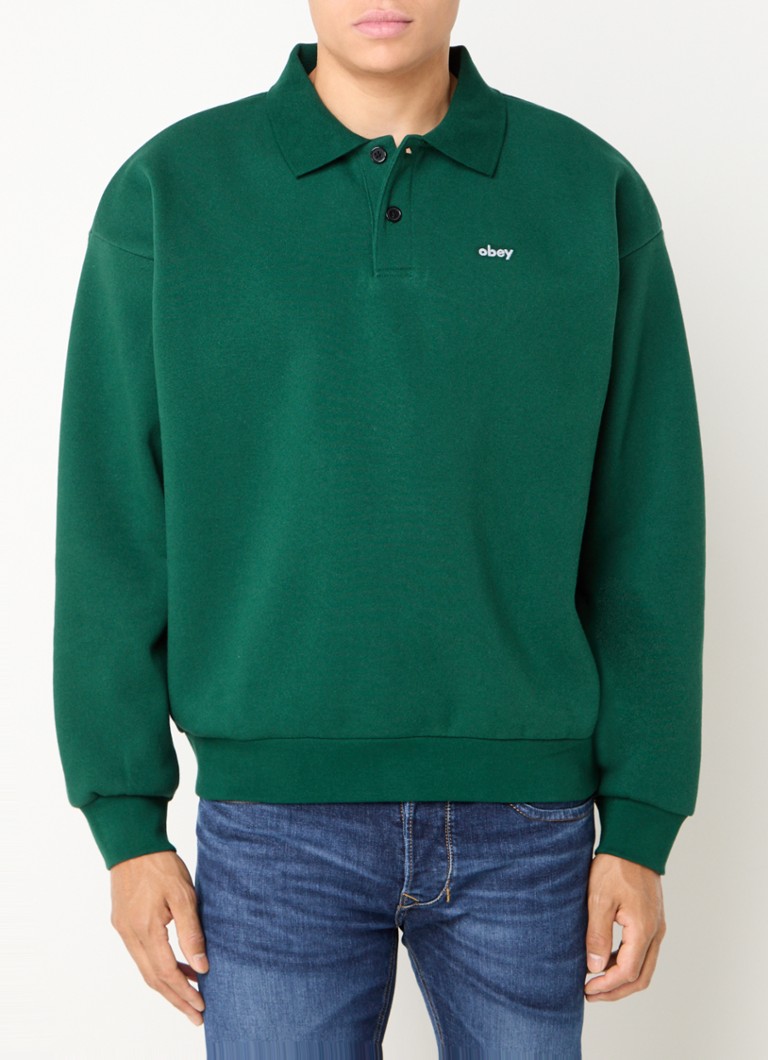 Hanorac Obey cu guler polo și logo cu litere mici.