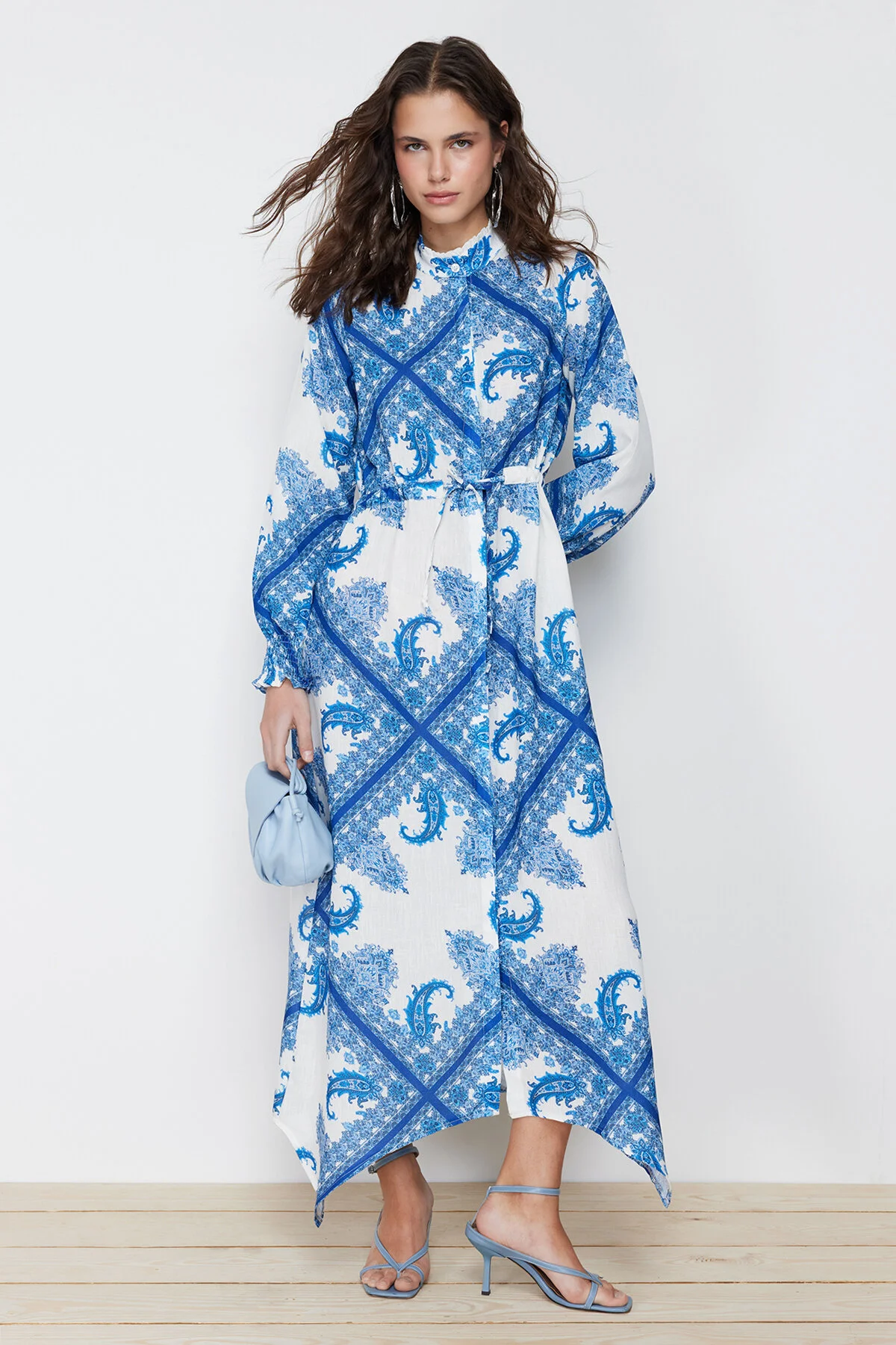 Trendyol Modest  Blauer asymmetrischer Rock mit Schalmuster, detailliertes, gebundenes Webkleid TCTSS24EB00101