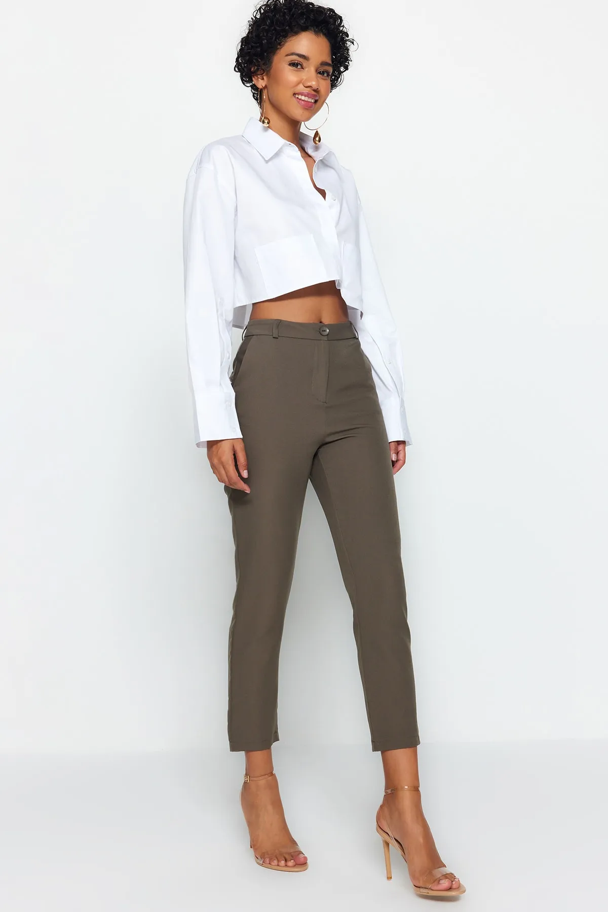 Trendyol Collection  Dunkle Anthrazit-Basic-Zigaretten-Webhose mit schmalem Beinschnitt TWOSS19ST0038