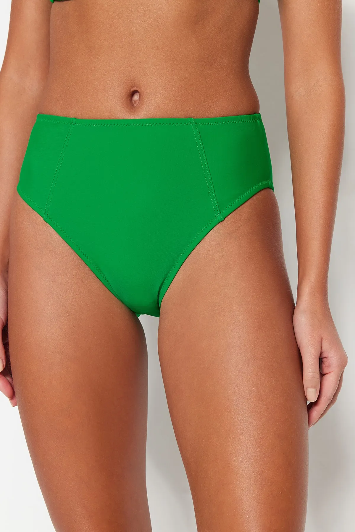 Trendyol Collection  Grüne Bikinihose mit hoher Taille und normalem Beinverlauf TBESS21BA0387