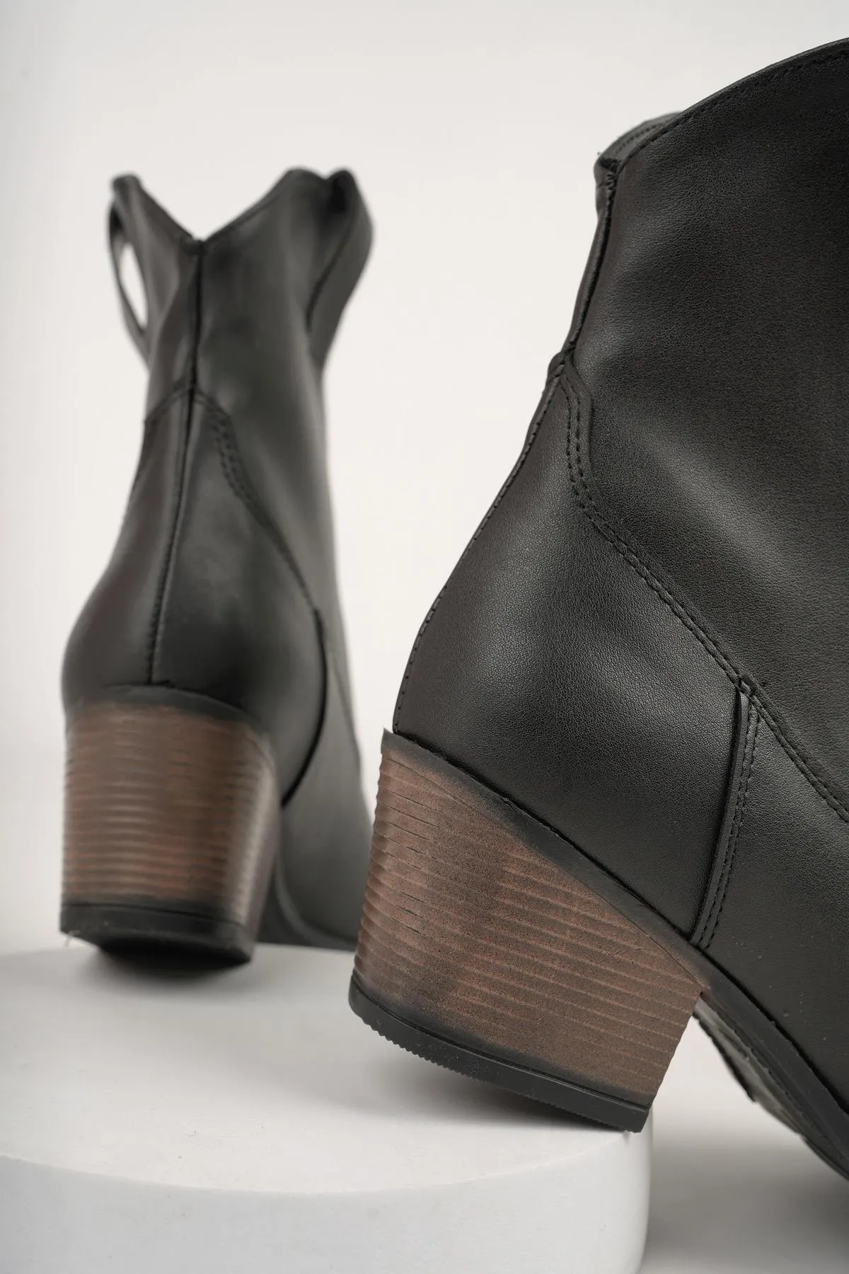MUGGO  Stilvolle und bequeme Winterstiefel mit Absatz für Damen von Cowboy
