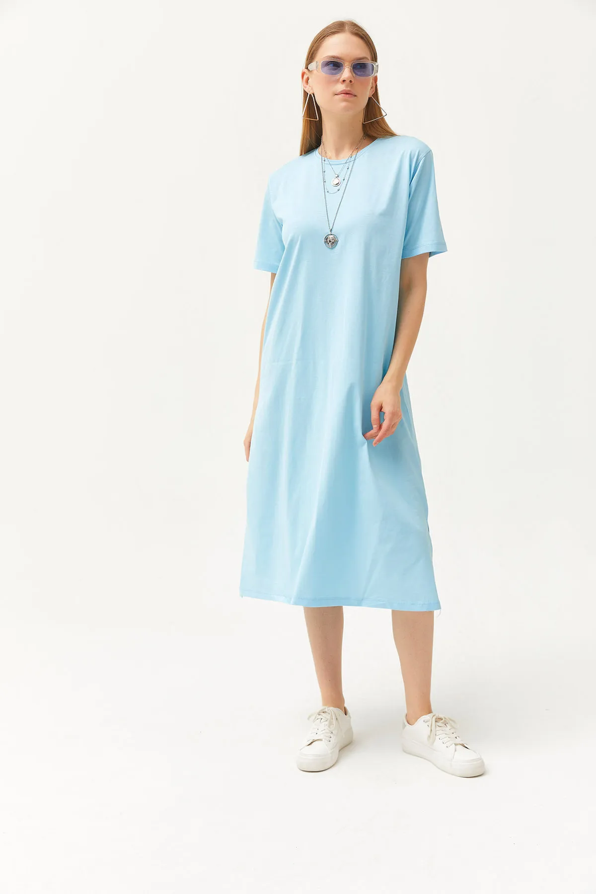 Olalook  Babyblaues Oversize-Baumwollkleid mit Seitenschlitzen für Damen ELB-19001880