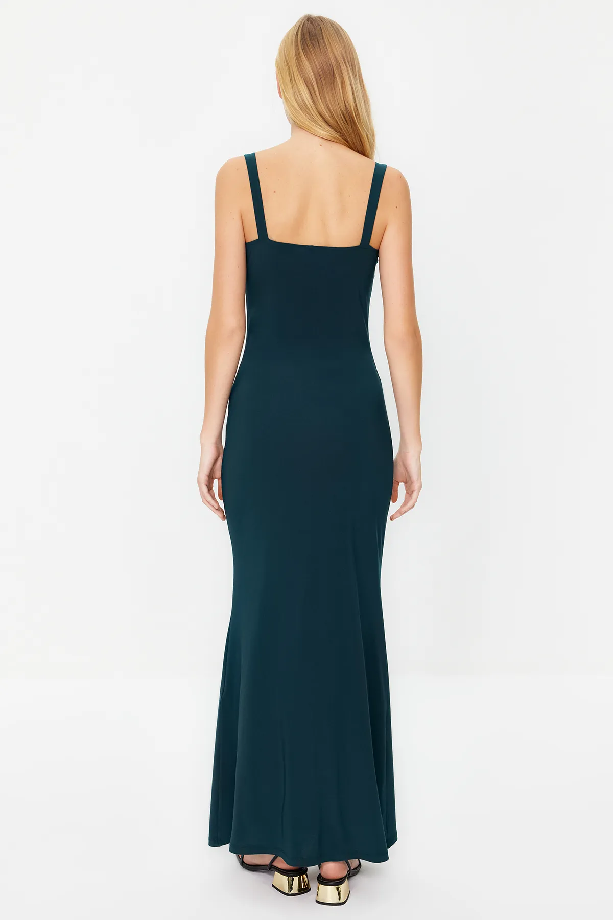 Trendyol Collection  Smaragdgrünes, figurbetontes/figurbetontes, flexibles Maxi-Bleistiftkleid aus Strick mit dicken Trägern TWOSS24EL00137