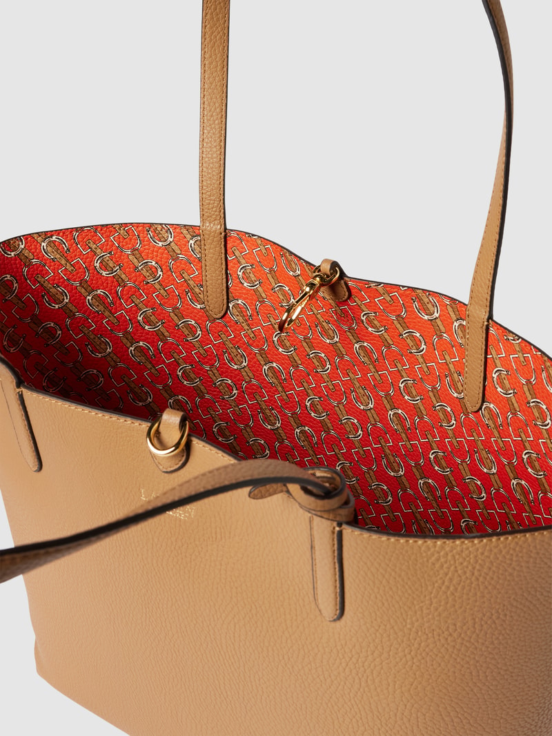 Shopper mit Label-Details in taupe