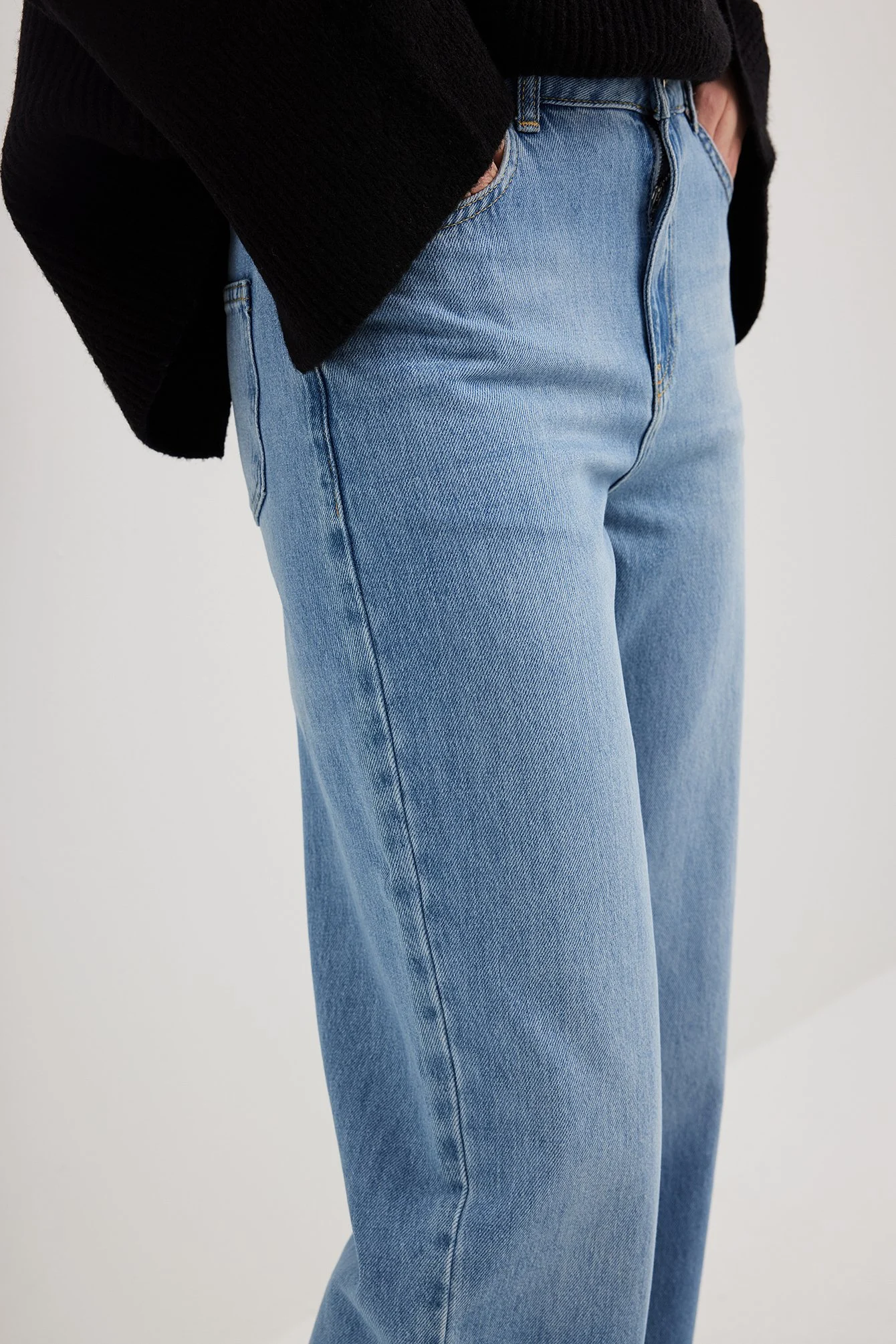 Jeans mit ungenähtem Saum
