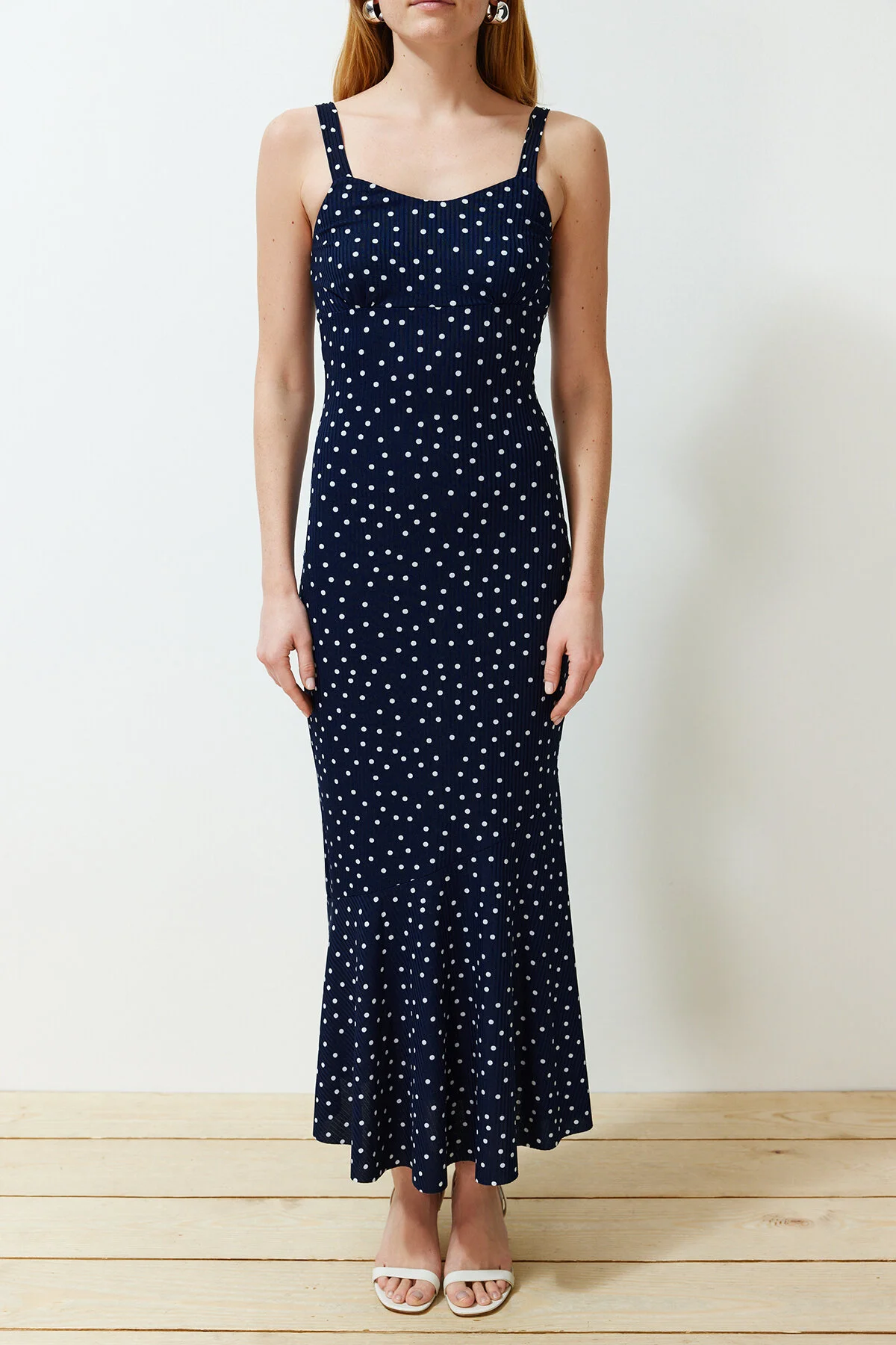 Trendyol Collection  Marineblaues gemustertes, tailliertes, geripptes, flexibles Strick-Maxi-Bleistiftkleid mit Riemchen TWOSS24EL00682