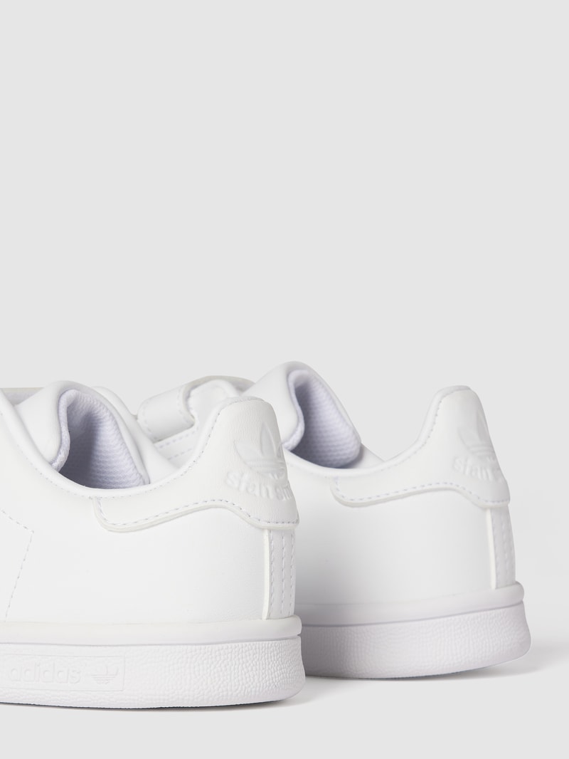 Sneaker mit Label-Details Modell 'STAN SMITH J' in weiß