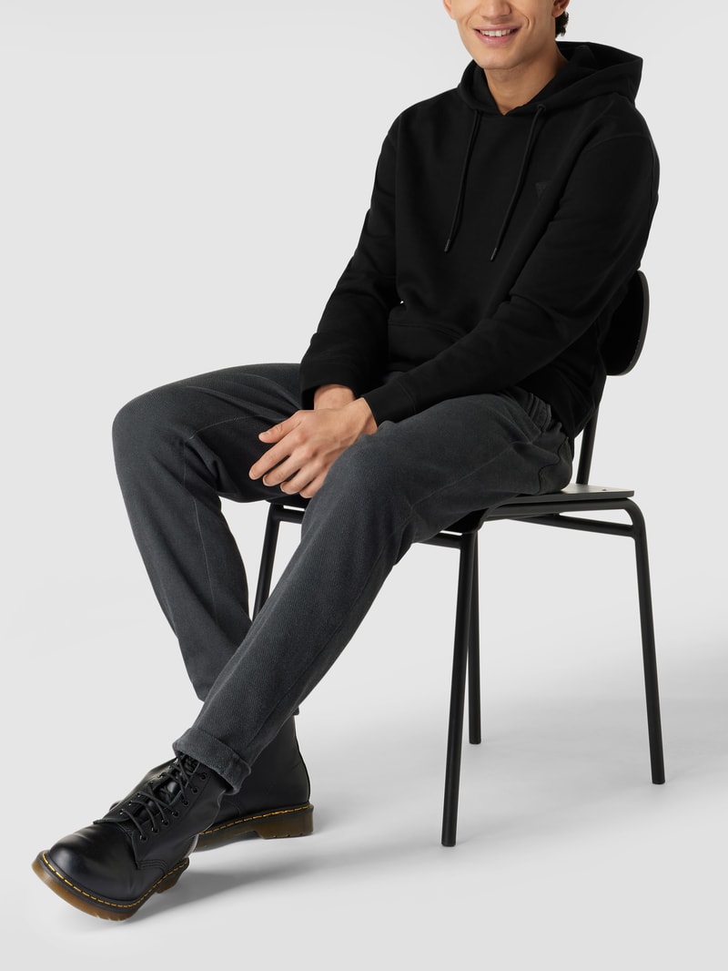 Hoodie mit Logo-Applikation in schwarz
