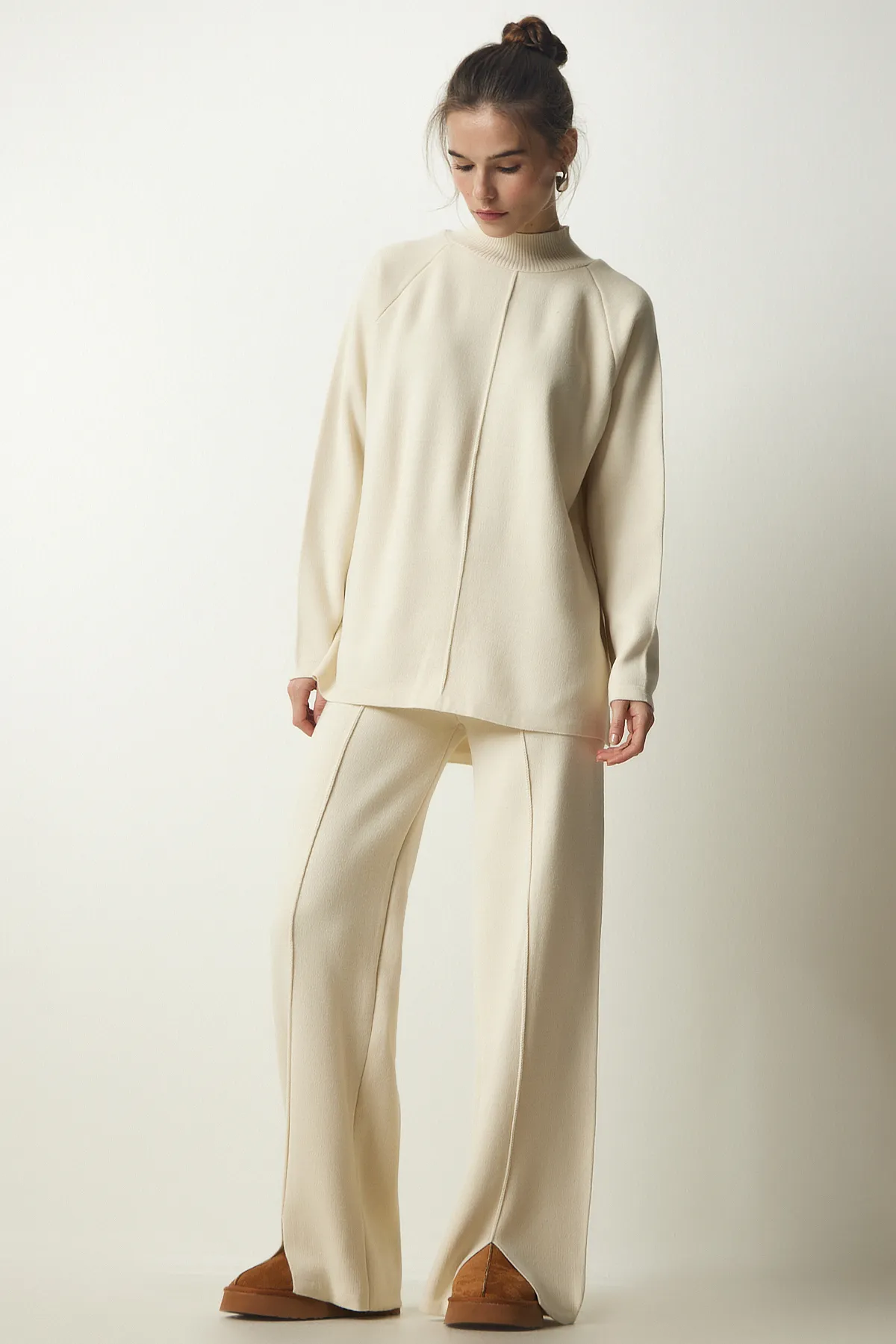 Happiness İstanbul  Stilvolles Strick-Sweatshirt-Hosen-Set für Damen in Creme MU00012