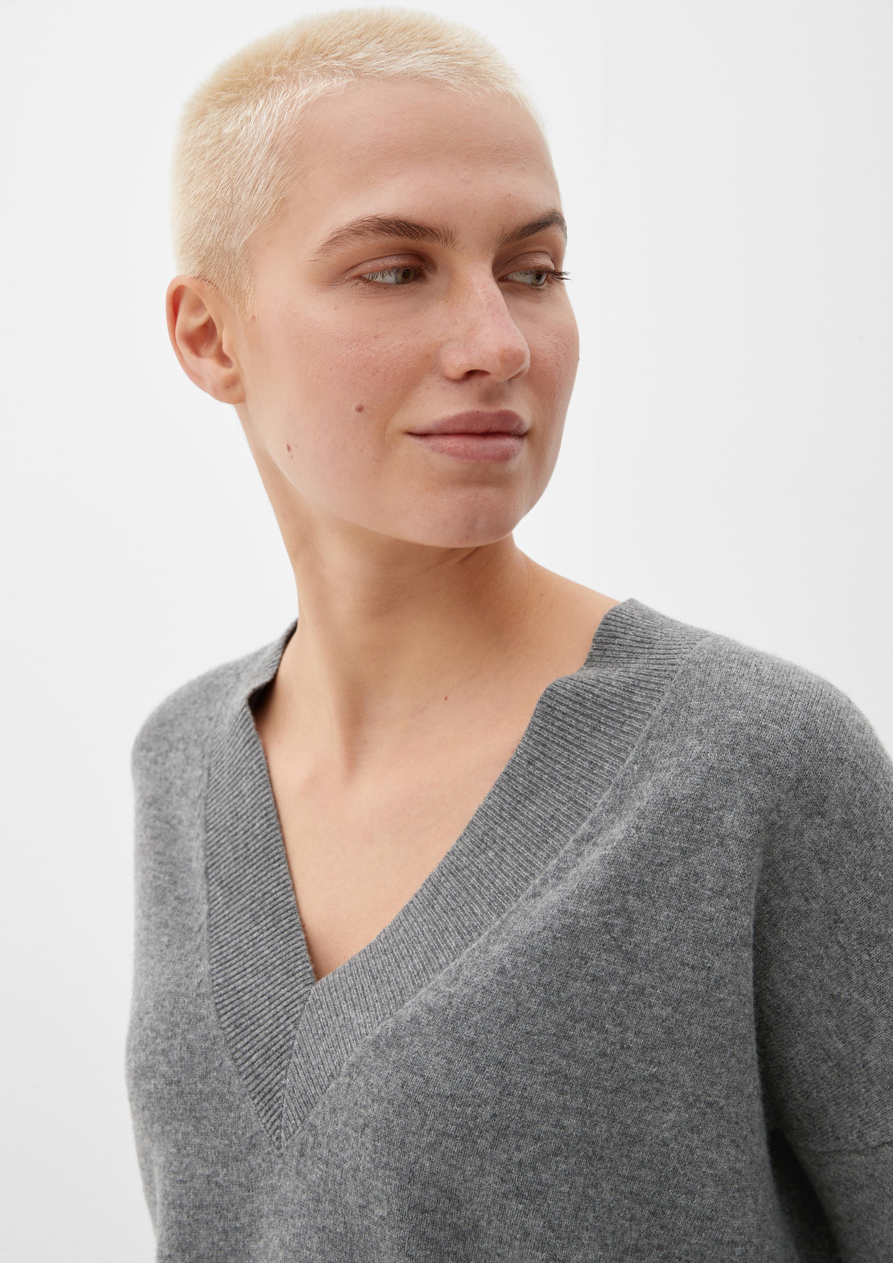 Kaschmirpullover mit V-Ausschnitt  2123894-9730
