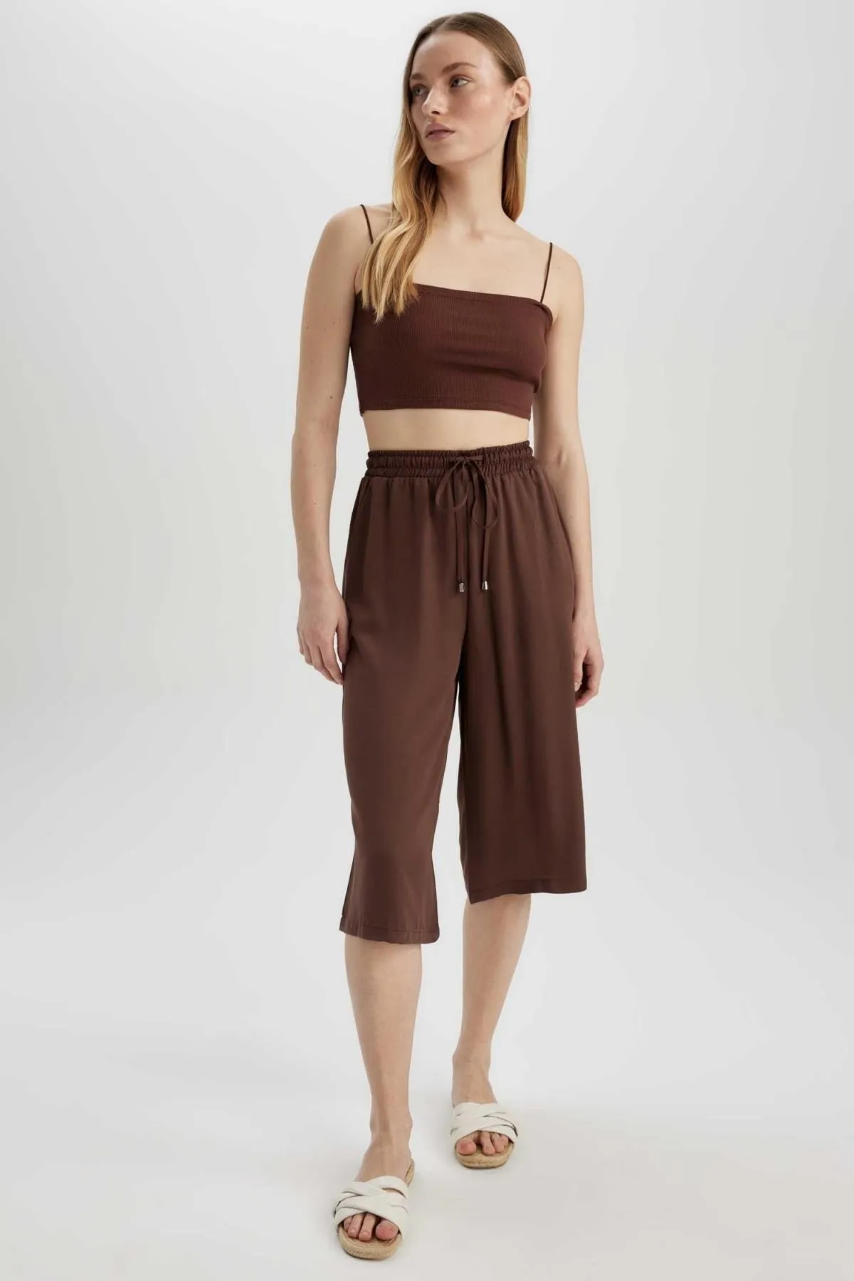DeFacto  Caprihose aus Viskose mit hoher Taille und Schnürung im Relax Fit I6798az23sm