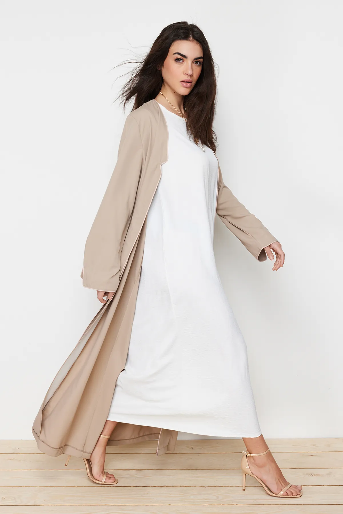 Trendyol Modest  Lange gewebte Aerobin-Kappe mit Steinpaspelierung & Ferace & Abaya TCTSS24KF00012