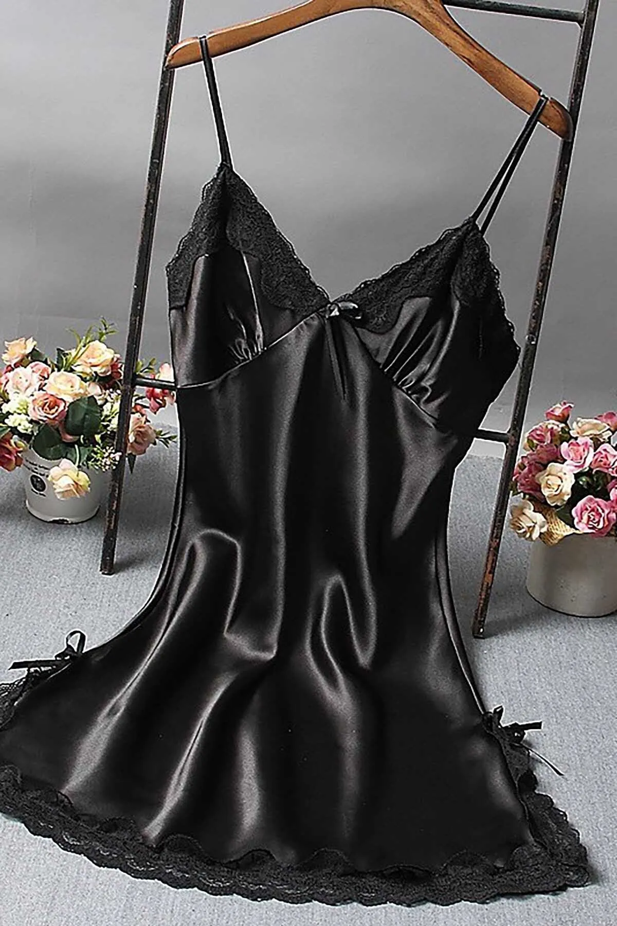Merry See  Kurzes Satin-Nachthemd aus Spitze