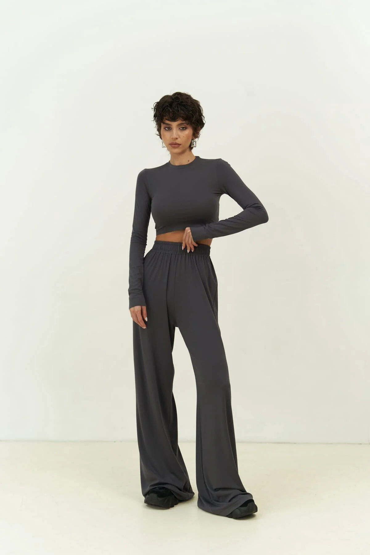 MAİ COLLECTİON  Jany Langärmliges, anthrazitfarbenes Crop-Hosen-Set