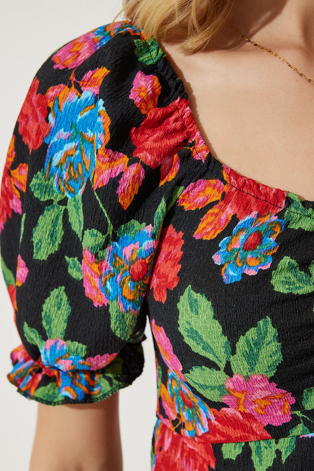Happiness İstanbul  Rotes Sommerkleid aus Viskose mit elastischem Carmenkragen für Damen MC00172